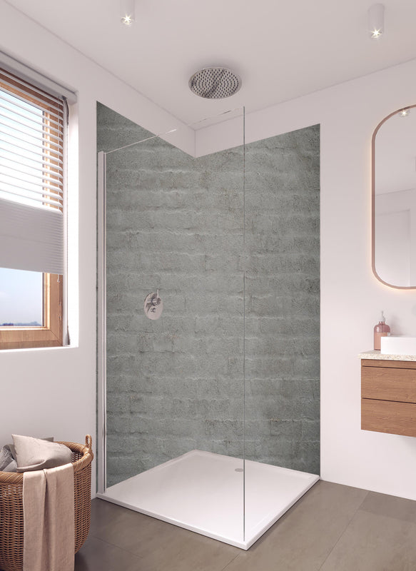 Duschrückwand - Gräuliches Mauerwerk in hellem Badezimmer mit Regenduschkopf  - zweiteilige Eck-Duschrückwand