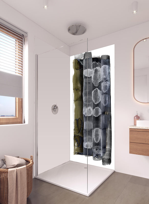 Duschrückwand - Grau-Schwarze abstrakte Strukturmuster in hellem Badezimmer mit Regenduschkopf  - zweiteilige Eck-Duschrückwand