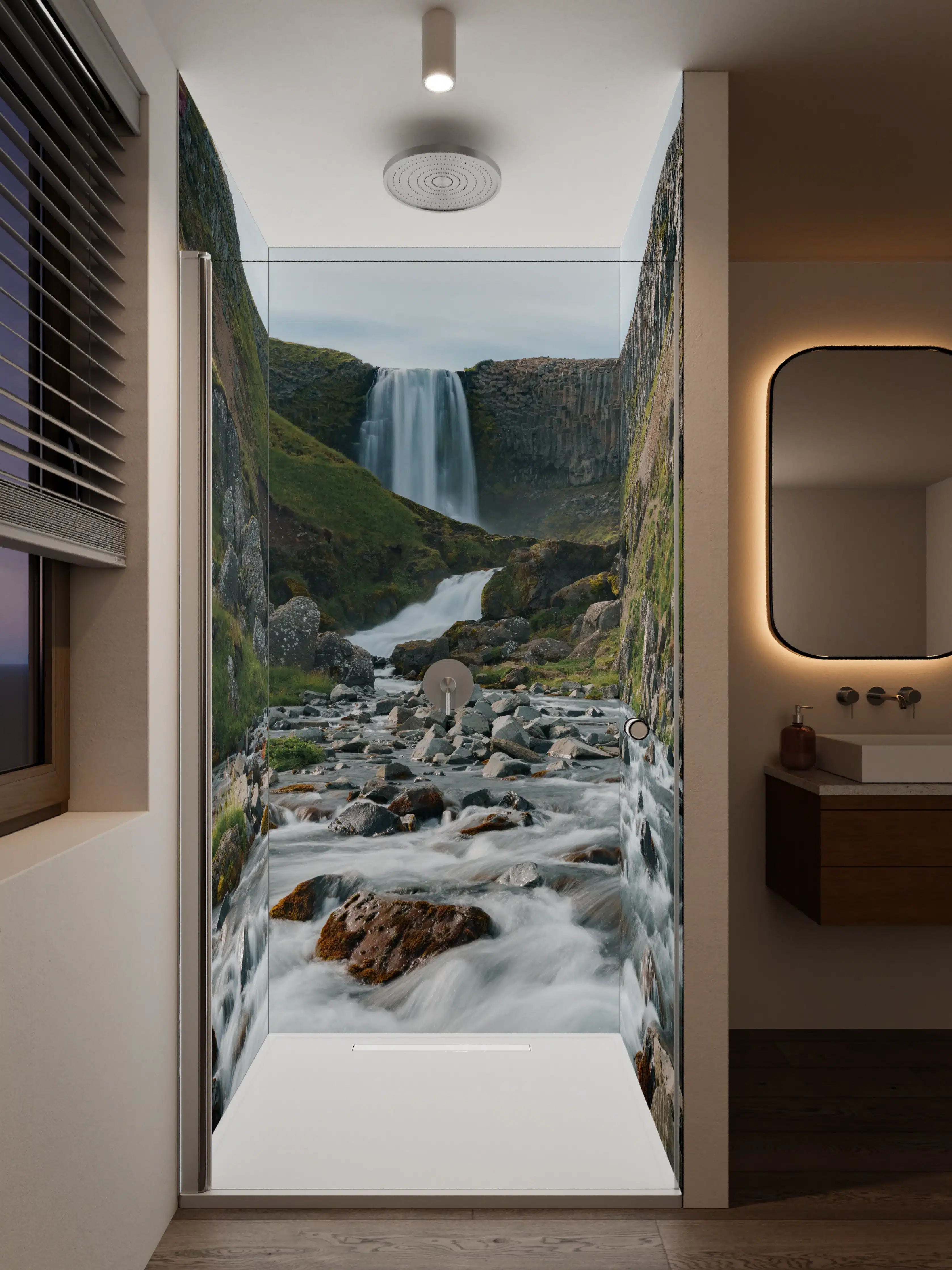 Duschrückwand - Grauer Wasserfall im Eislichten