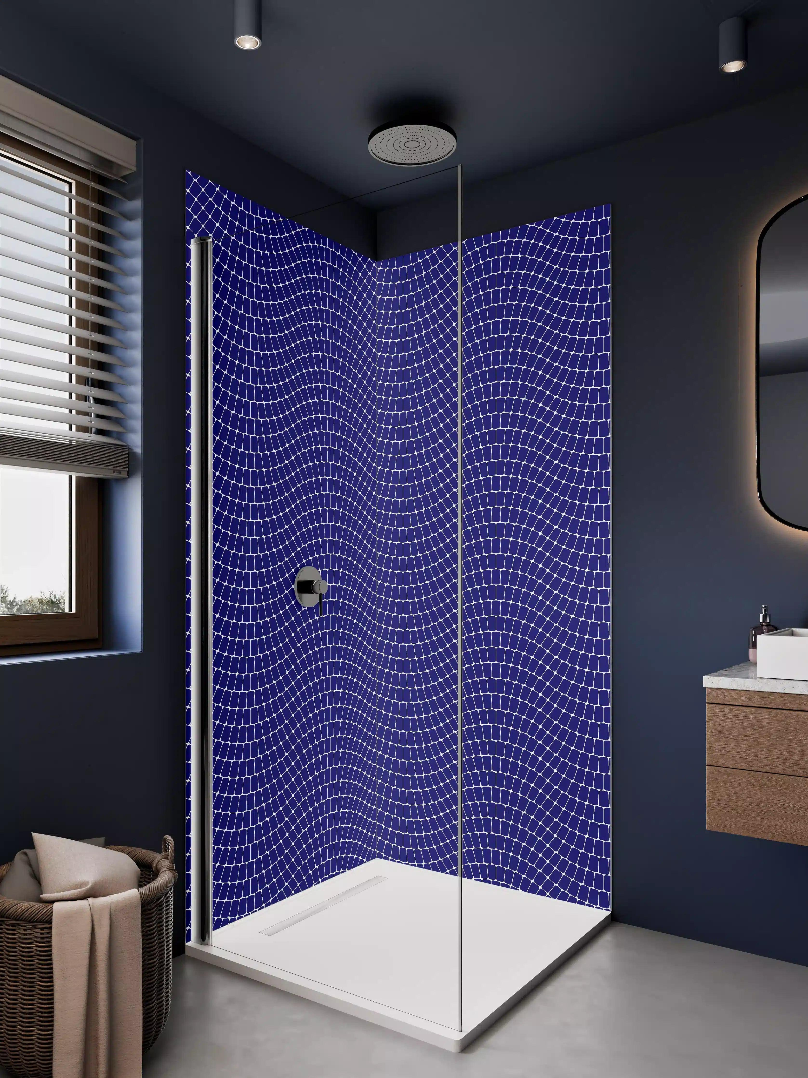Duschrückwand - Graues Mosaik in Blauweiß