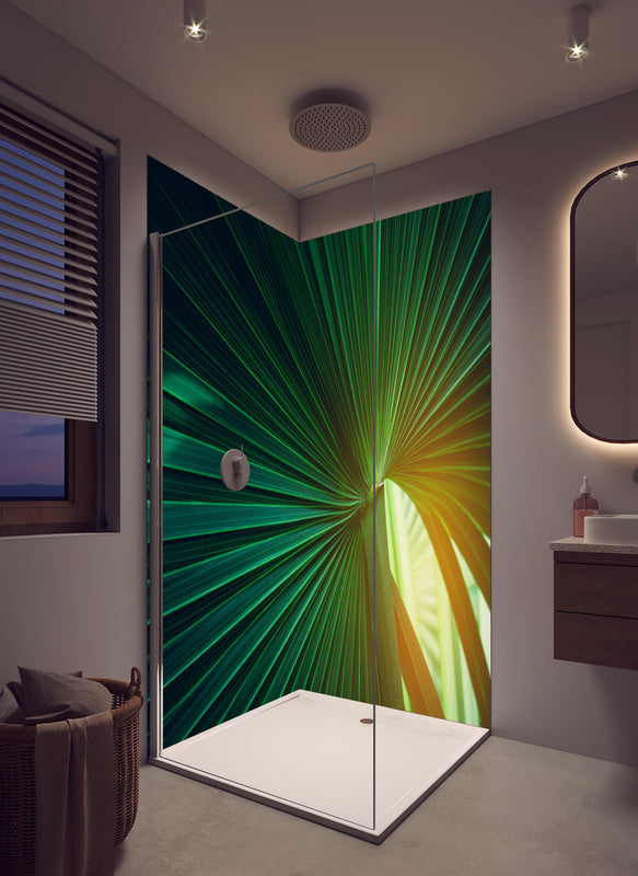 Duschrückwand - Grüne Blatt Textur in hellem Badezimmer mit Regenduschkopf  - zweiteilige Eck-Duschrückwand