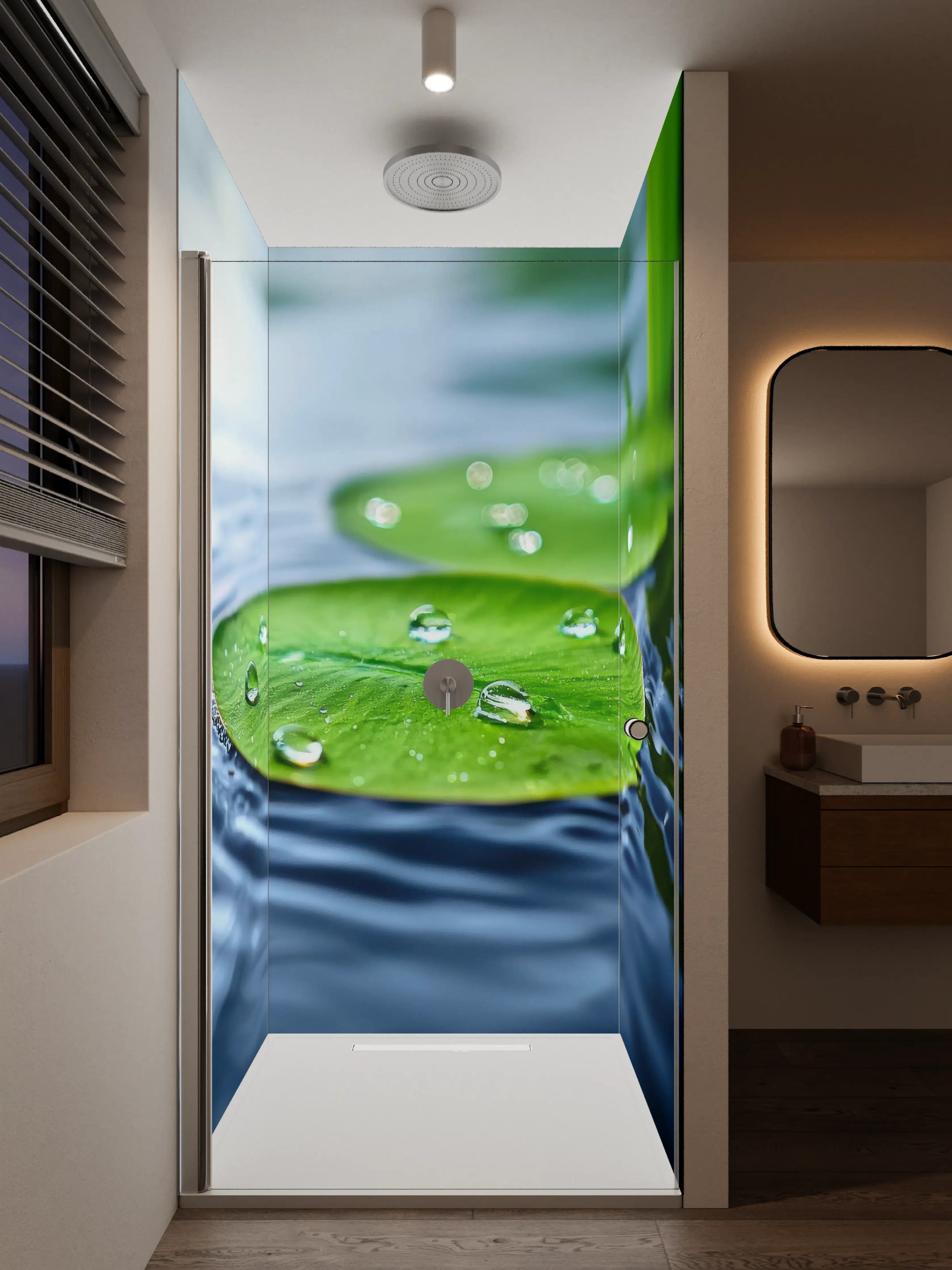 Duschrückwand - Grüner Seerosenblatt mit Wassertropfen in Natur