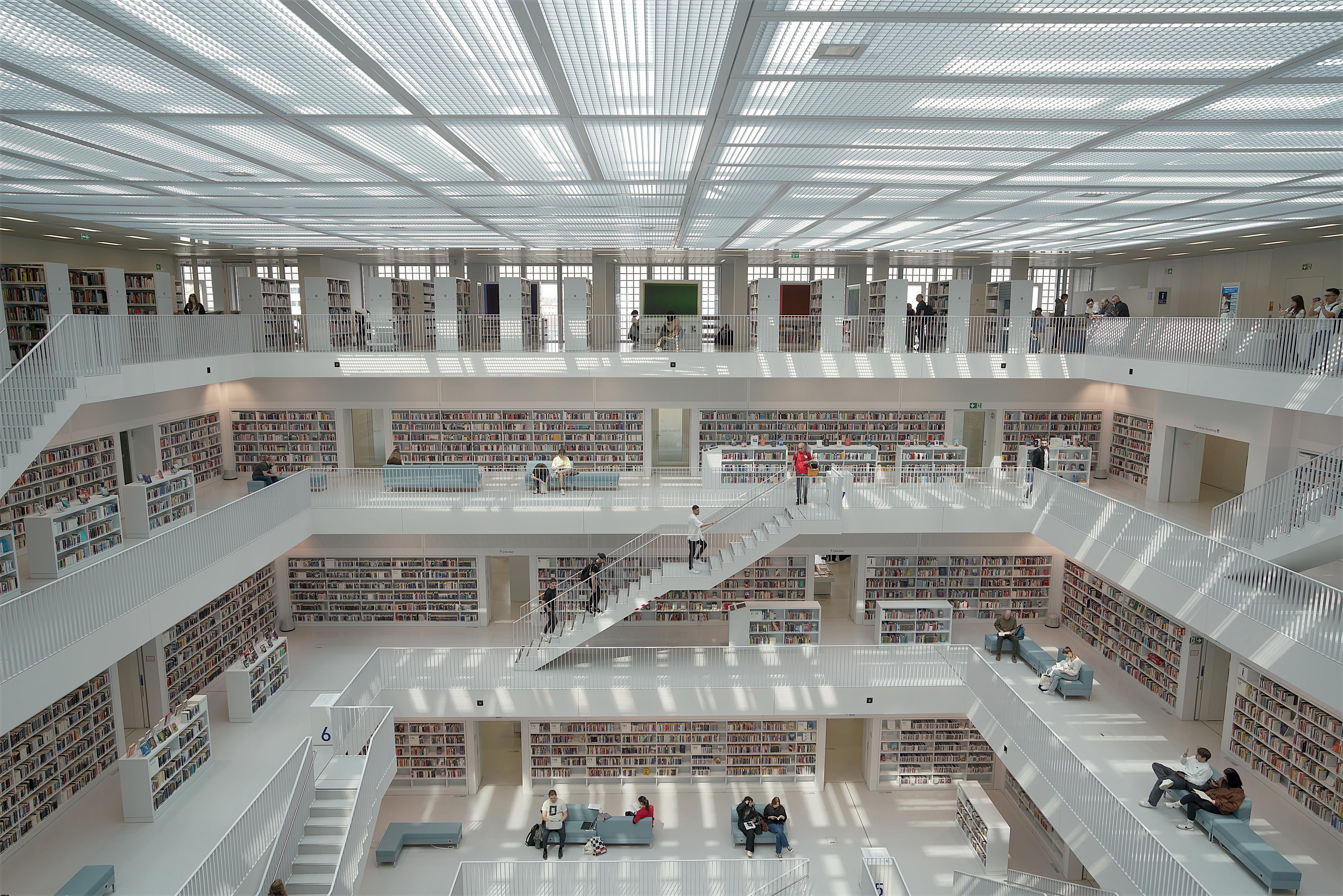 Duschrückwand-Helle Bibliothek in Stuttgart