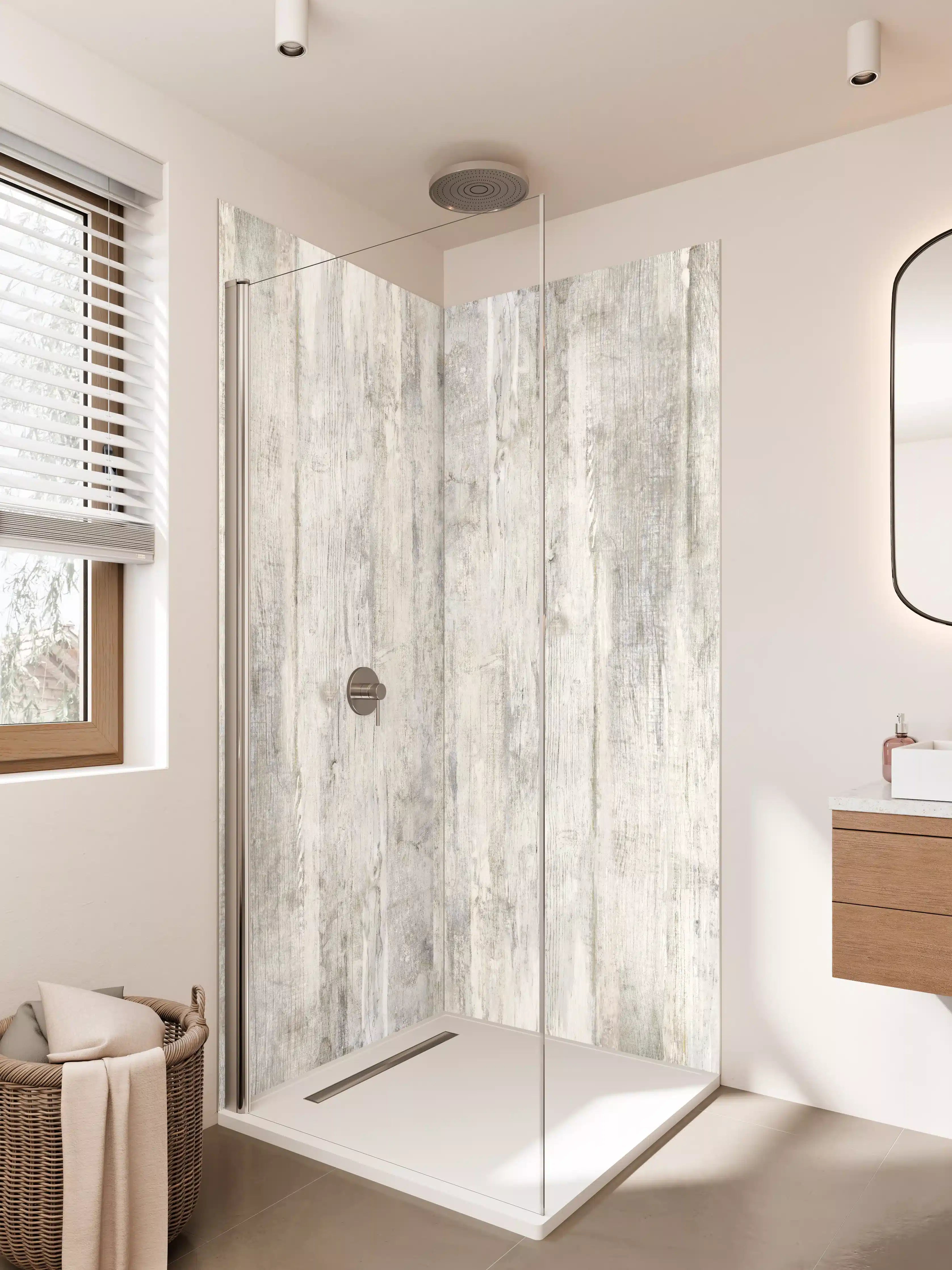 Duschrückwand - Helle Holzoptik mit Weiß- und Grautönen