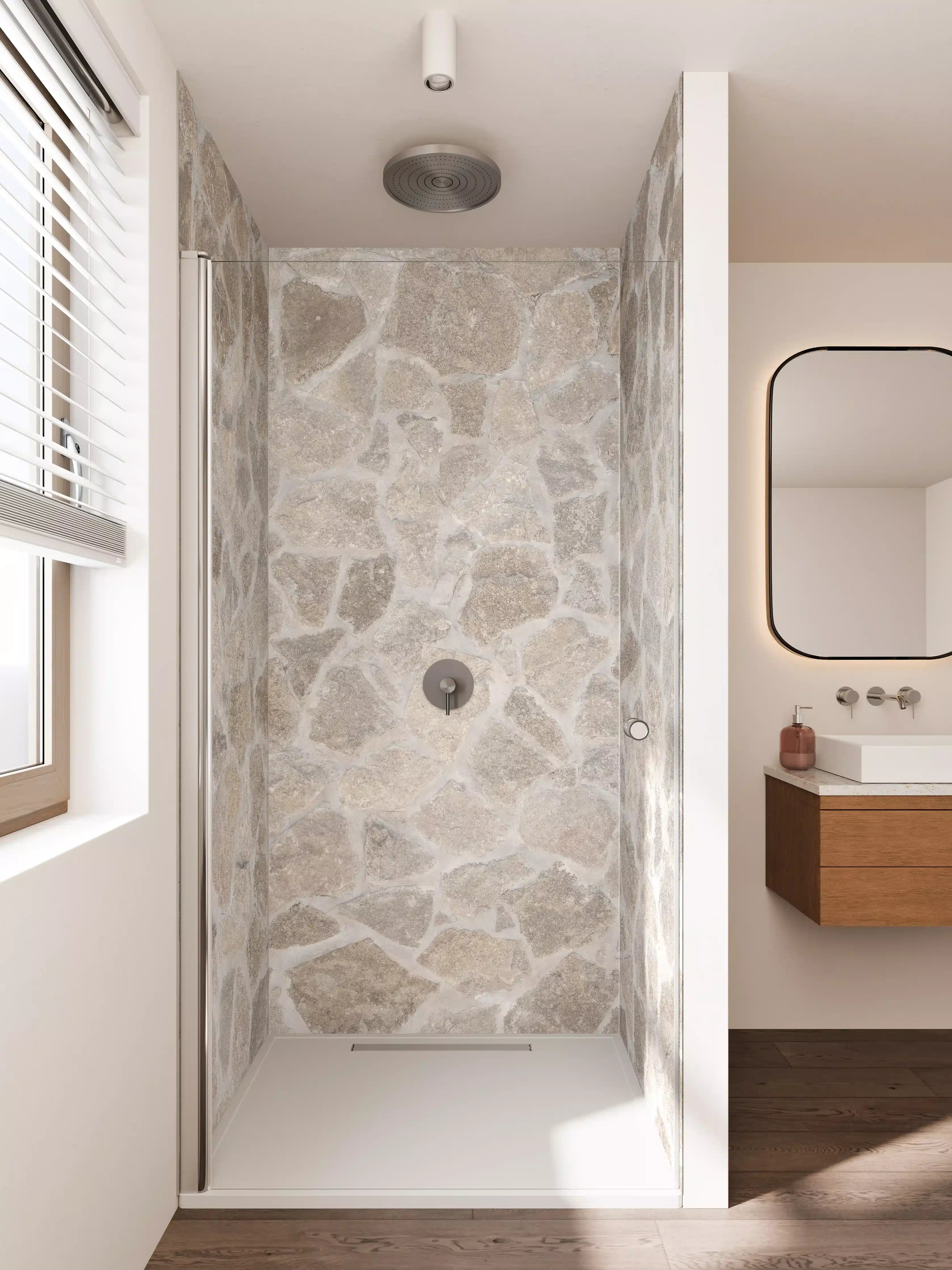 Duschrückwand - Helle Marmor-Optik mit warmen Beigetönen