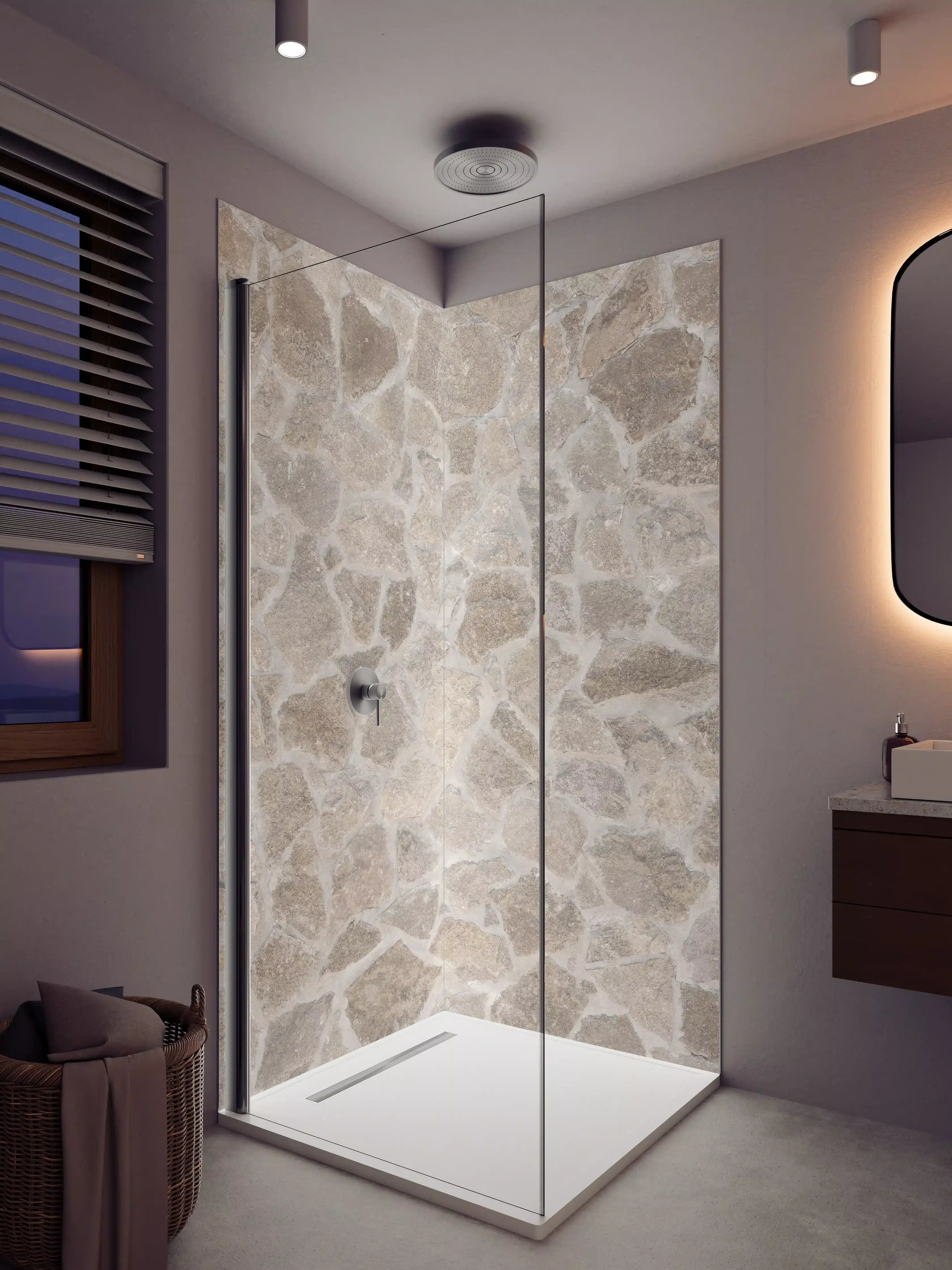 Duschrückwand - Helle Marmor-Optik mit warmen Beigetönen