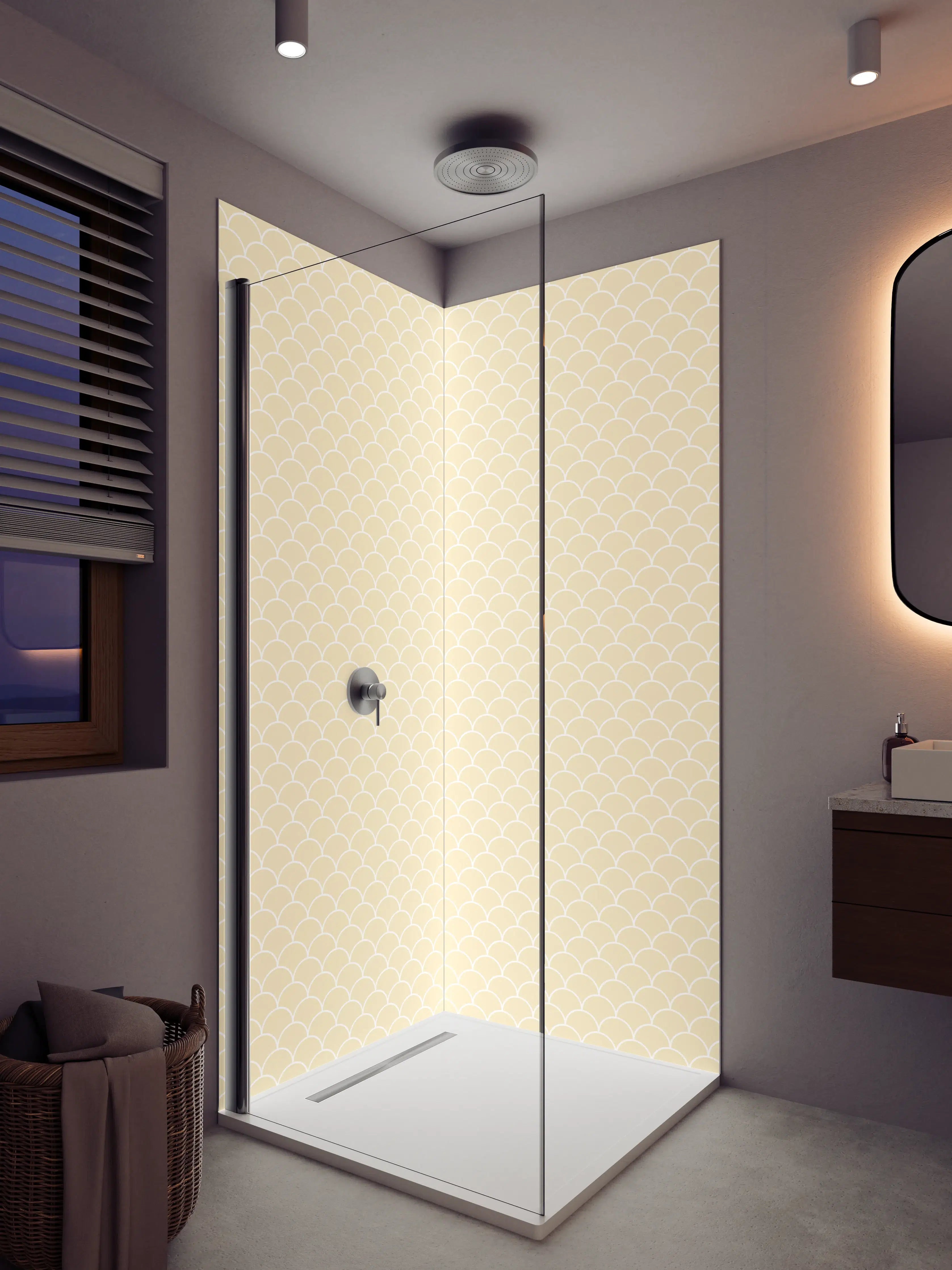 Duschrückwand - Helle, zarte Schuppenmuster in Creme
