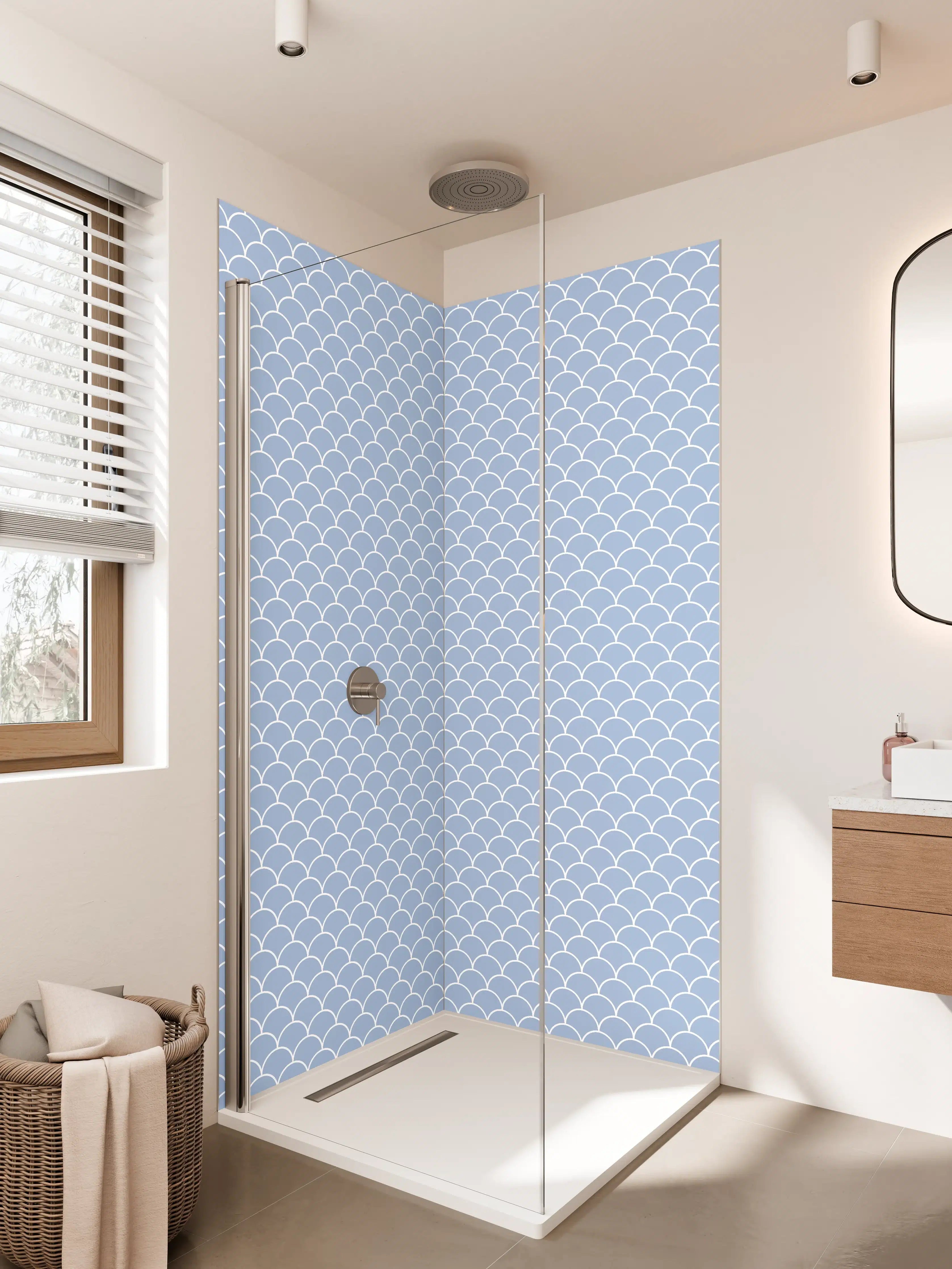 Duschrückwand - Himmelblaue Meeresmuster mit schuppenartigem Design