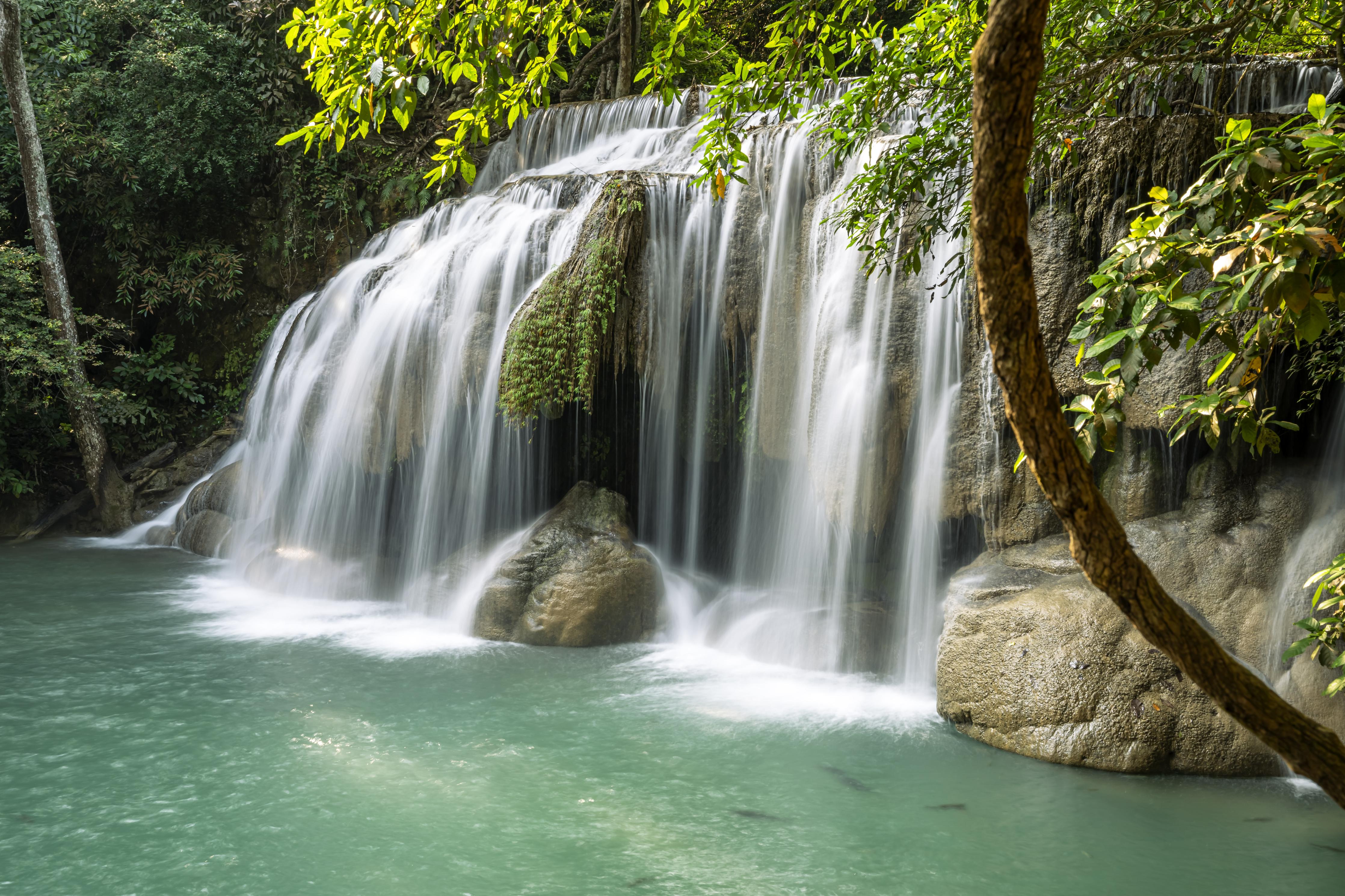 Duschrückwand-Himmlischer Erawan-Wasserfall - Thailand