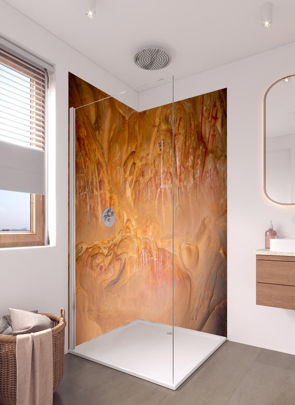 Duschrückwand - Höhlenmalereien von Arkaroo Rock - Südaustralien in hellem Badezimmer mit Regenduschkopf  - zweiteilige Eck-Duschrückwand