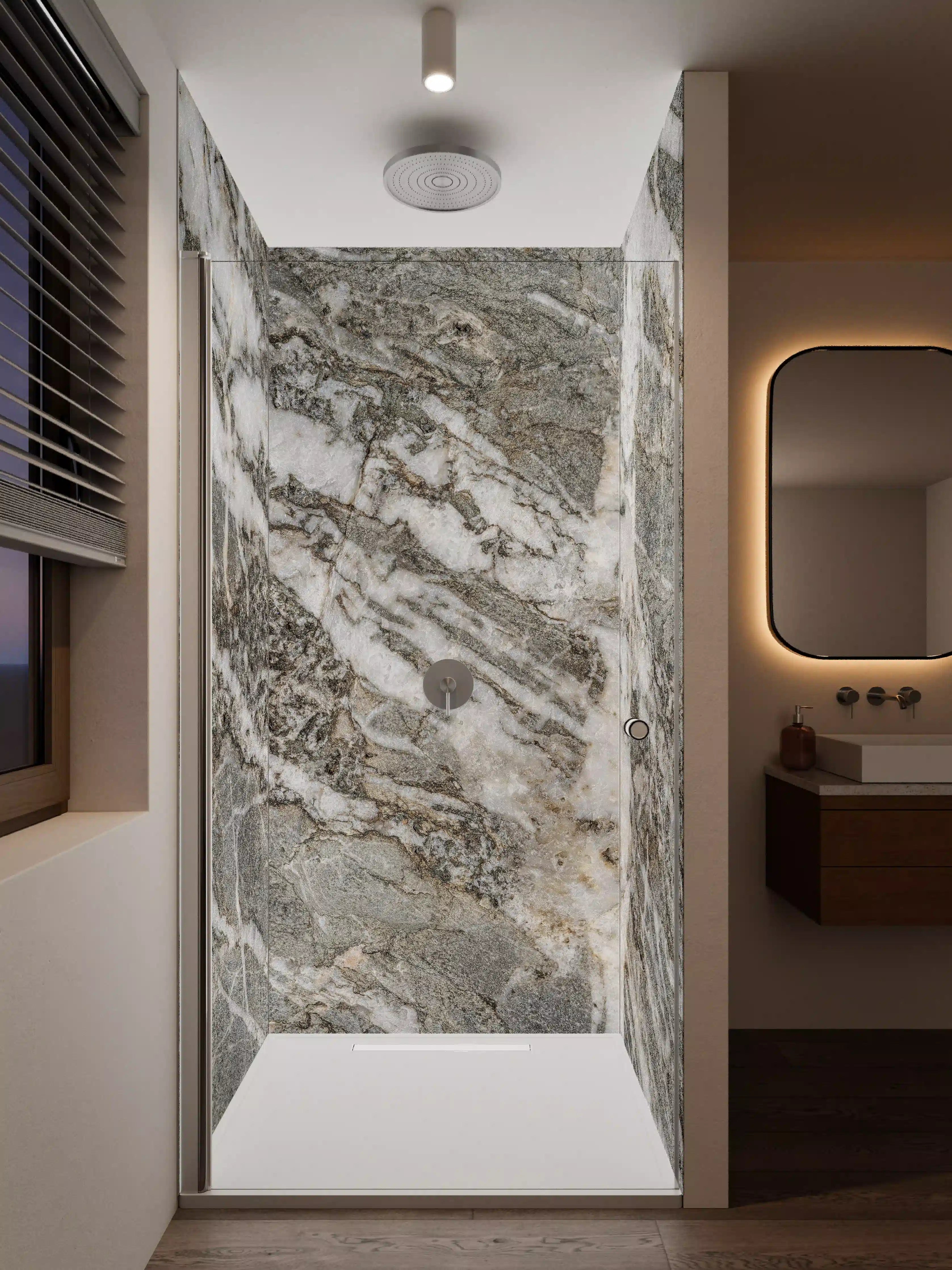 Duschrückwand - Luxuriöse Natursteinoptik in Grautönen mit weißen Adern