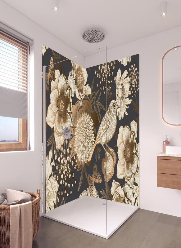 Duschrückwand - Luxuriöses Goldbraun Pfau & Blumen Muster in hellem Badezimmer mit Regenduschkopf  - zweiteilige Eck-Duschrückwand