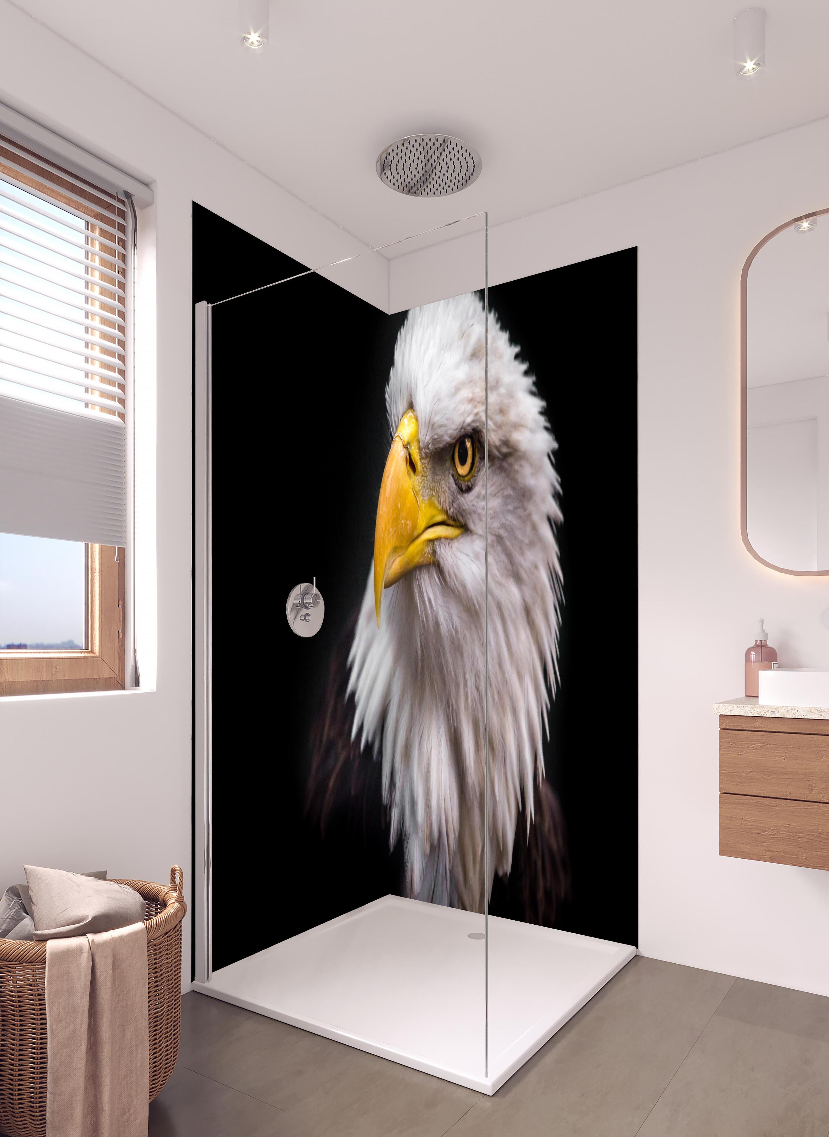 Duschrückwand - Majestätischer Adler in hellem Badezimmer mit Regenduschkopf  - zweiteilige Eck-Duschrückwand