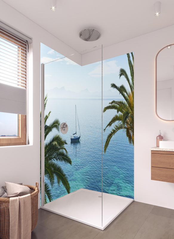 Duschrückwand - Meeres Ausblick - Mallorca in hellem Badezimmer mit Regenduschkopf  - zweiteilige Eck-Duschrückwand
