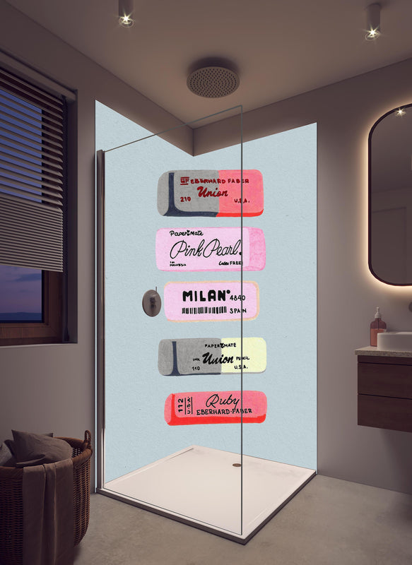 Duschrückwand - Moderne Radiergummis - Pastellfarben in hellem Badezimmer mit Regenduschkopf  - zweiteilige Eck-Duschrückwand