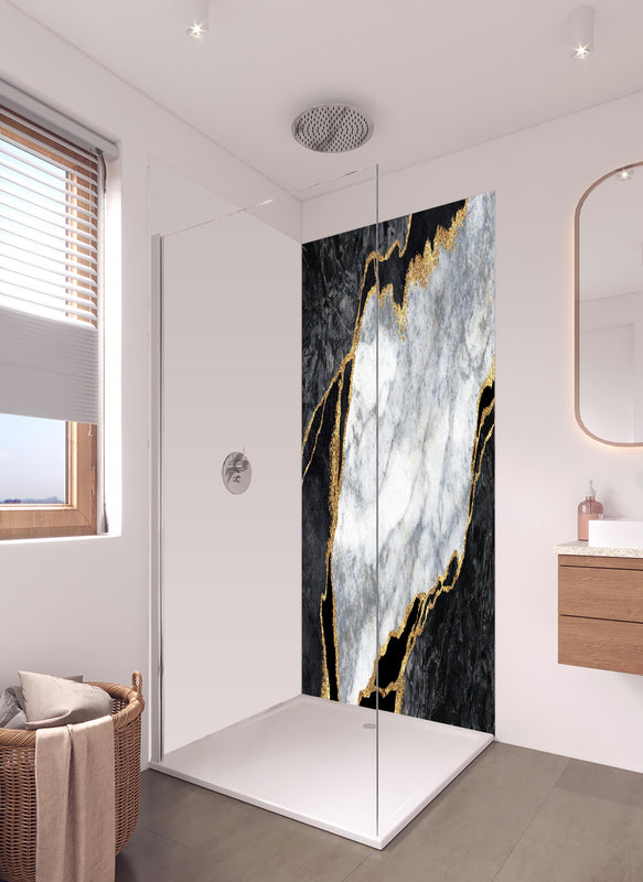 Duschrückwand - Moderne rissige Oberfläche in hellem Badezimmer mit Regenduschkopf  - zweiteilige Eck-Duschrückwand
