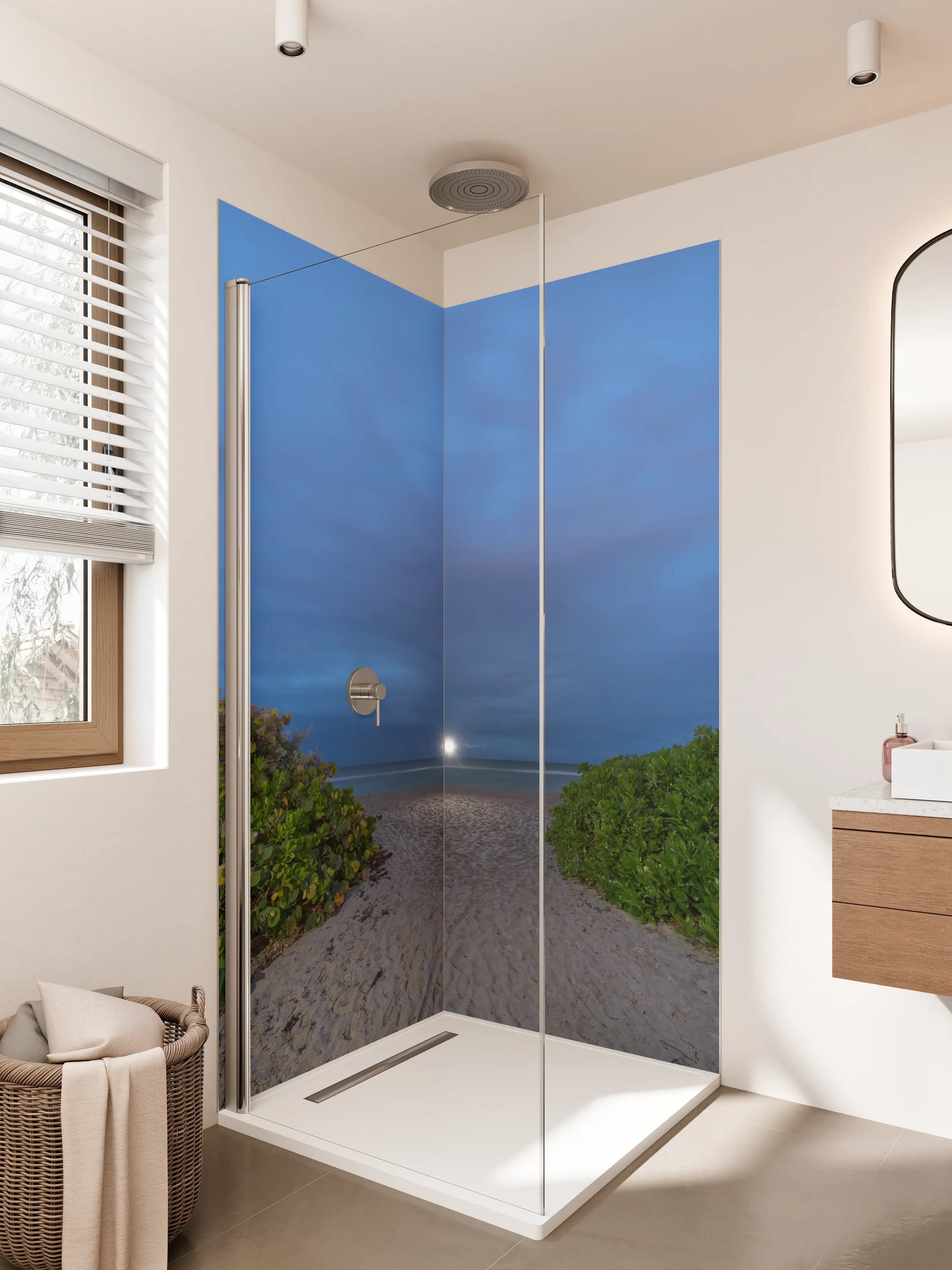 Duschrückwand - Mondschein am Strand mit Palmen und Büschen