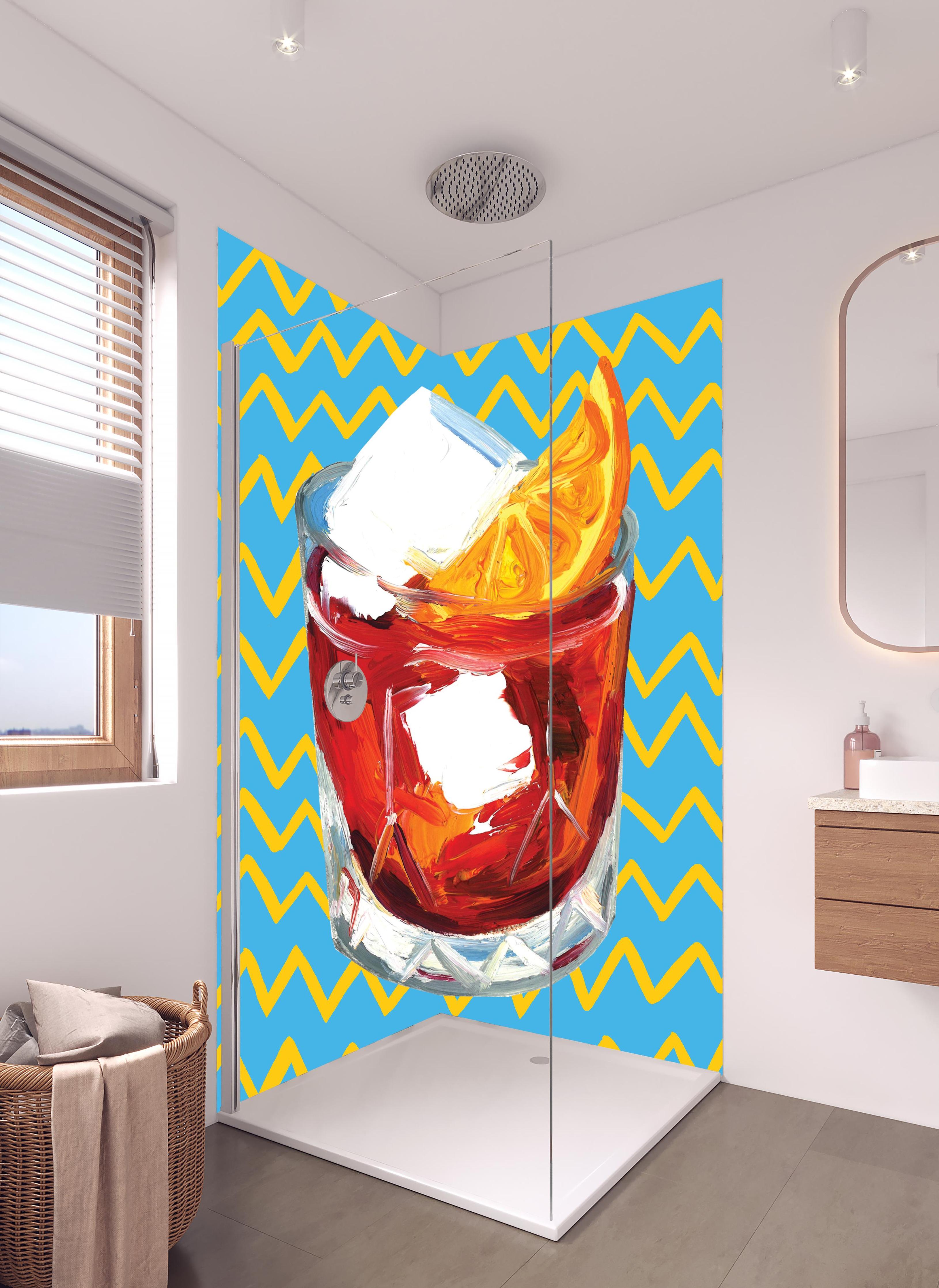 Duschrückwand - Negroni Cocktail - Acryl Gemälde  in hellem Badezimmer mit Regenduschkopf  - zweiteilige Eck-Duschrückwand