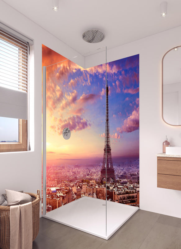 Duschrückwand - Pariser Eiffelturm aus der Luft  in hellem Badezimmer mit Regenduschkopf  - zweiteilige Eck-Duschrückwand