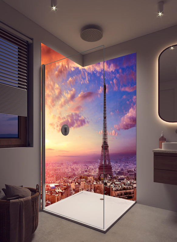 Duschrückwand - Pariser Eiffelturm aus der Luft  in hellem Badezimmer mit Regenduschkopf  - zweiteilige Eck-Duschrückwand
