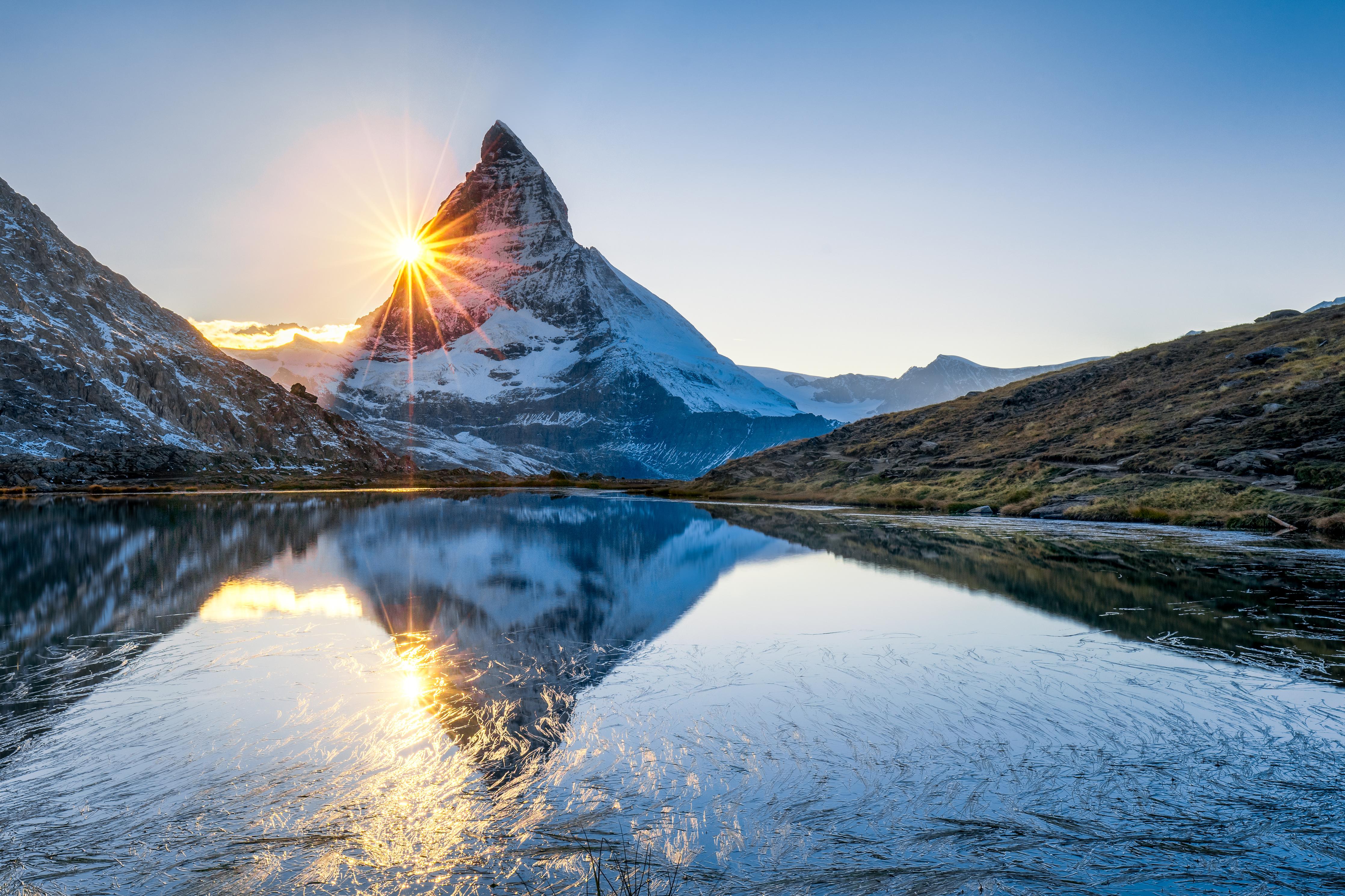 Duschrückwand-Riffelsee und Matterhorn in den Alpen