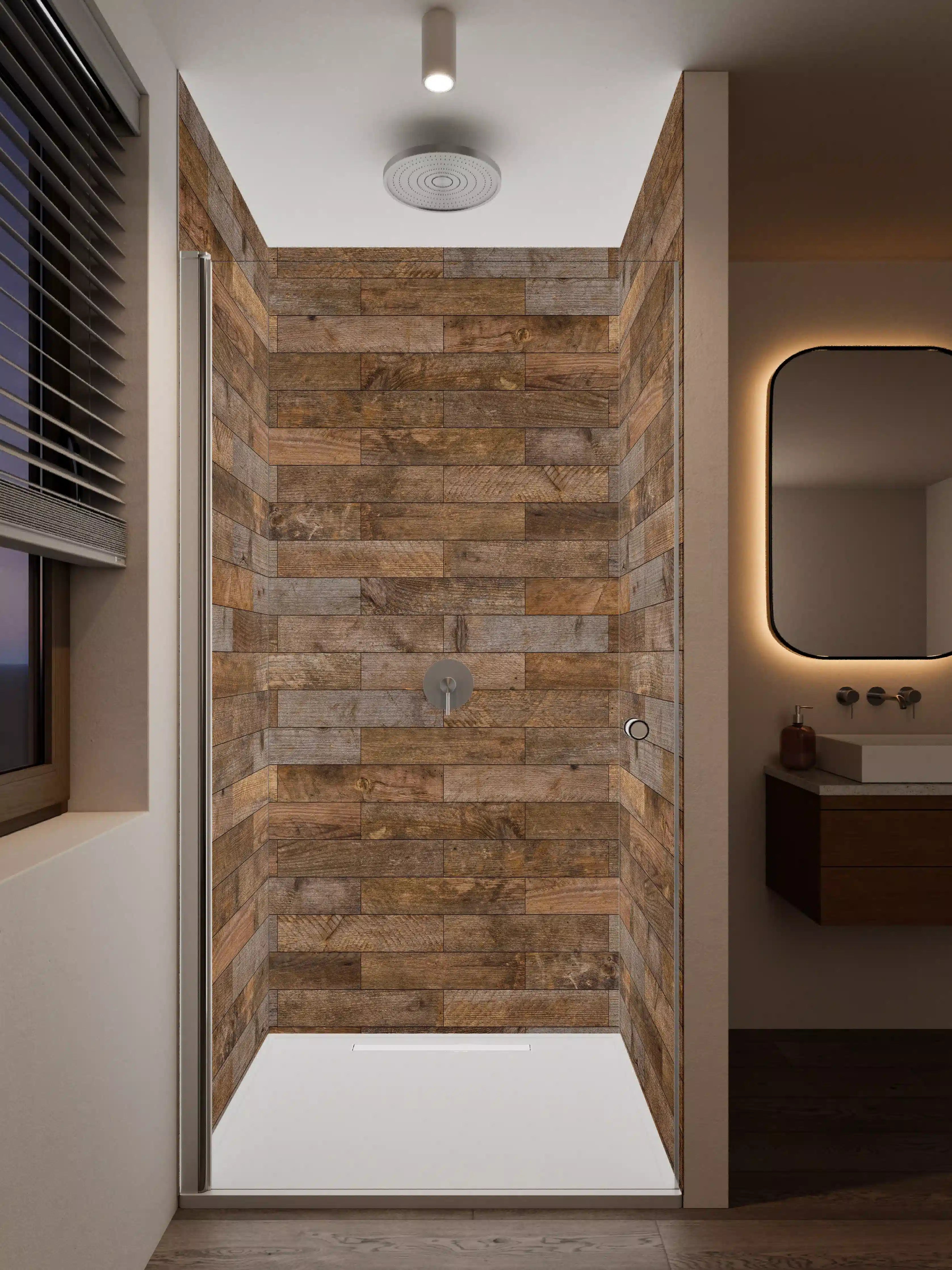 Duschrückwand - Rustikale Holzoptik mit warmen Braun- und Grautönen