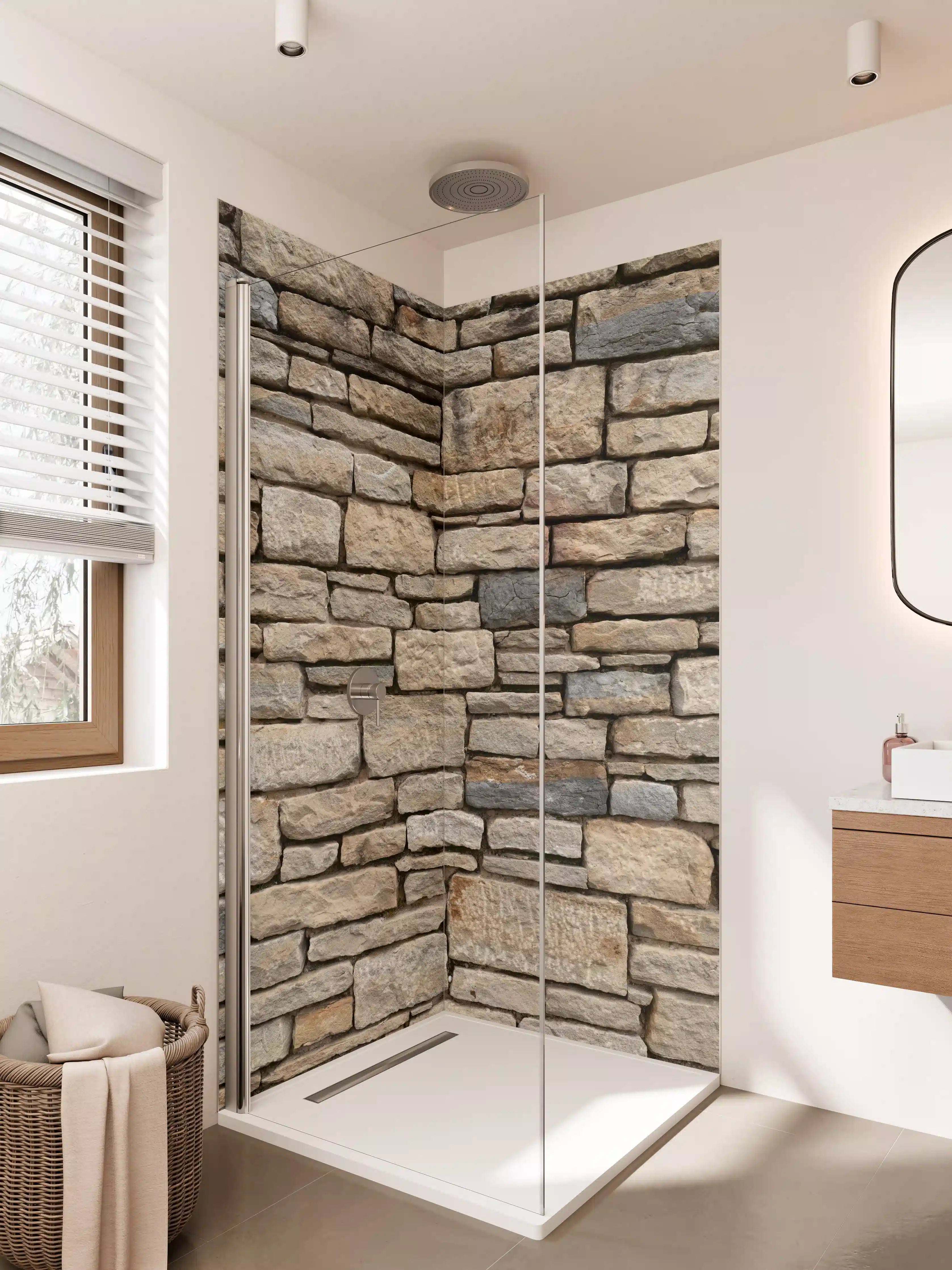 Duschrückwand - Rustikale Steinsicht mit natürlicher Textur