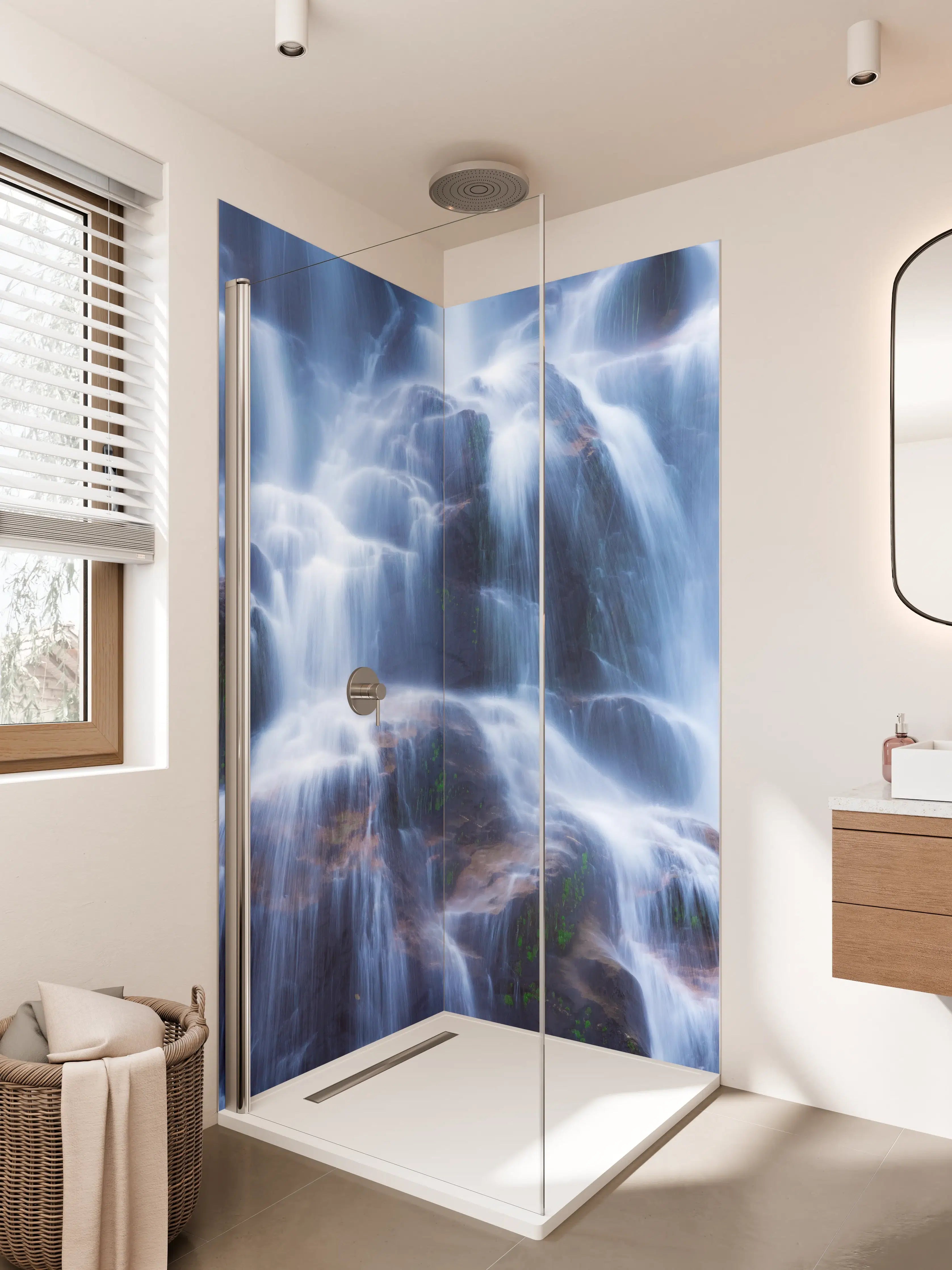 Duschrückwand - Sanfte Wasserfälle auf dunklem Felsen