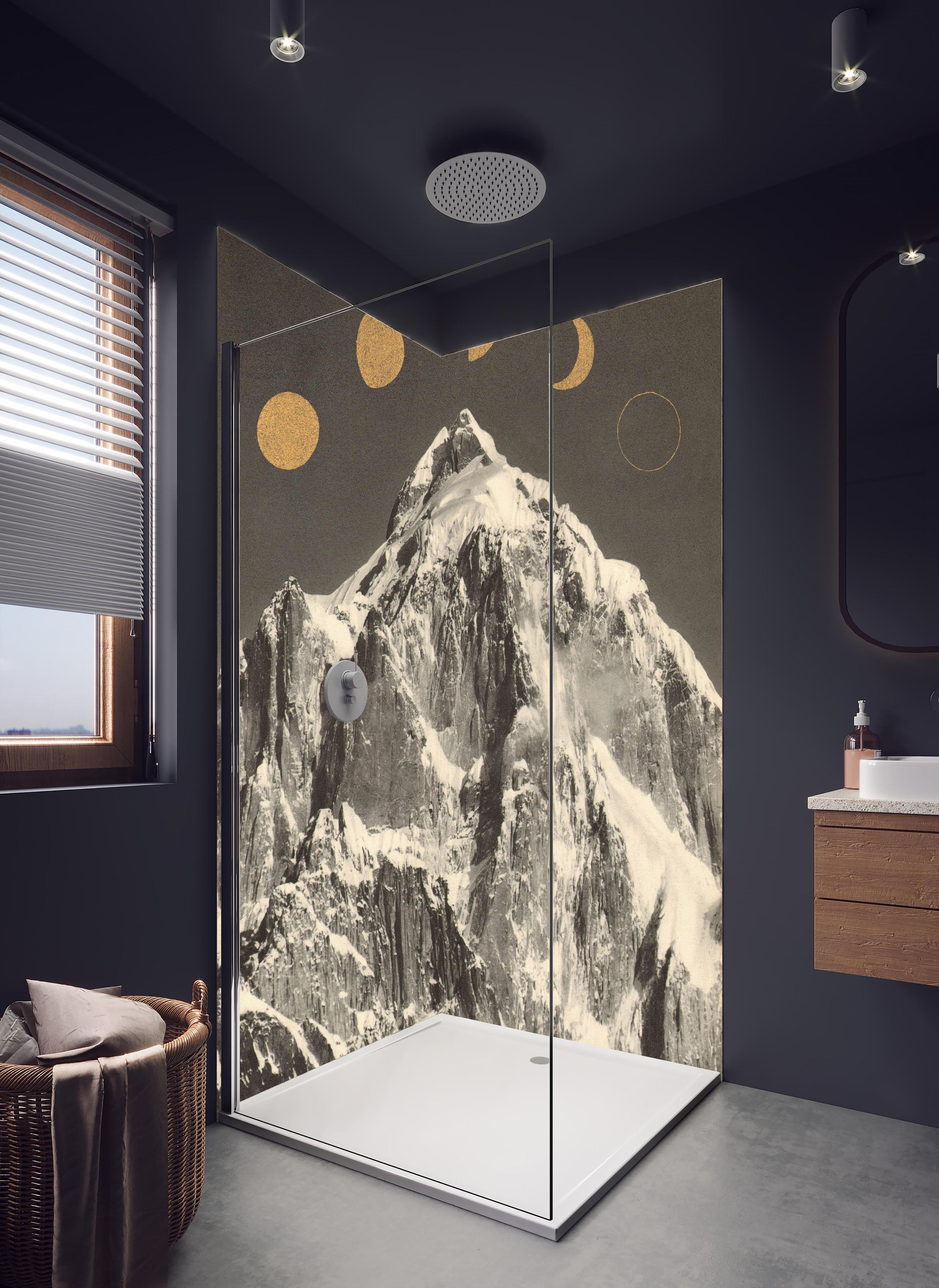 Duschrückwand - Schwarz-Weiß Berge mit Mondphasen Illustration in hellem Badezimmer mit Regenduschkopf  - zweiteilige Eck-Duschrückwand