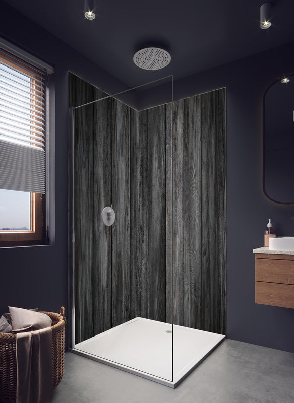 Duschrückwand - Schwarz lackierte Holzbretter in hellem Badezimmer mit Regenduschkopf  - zweiteilige Eck-Duschrückwand