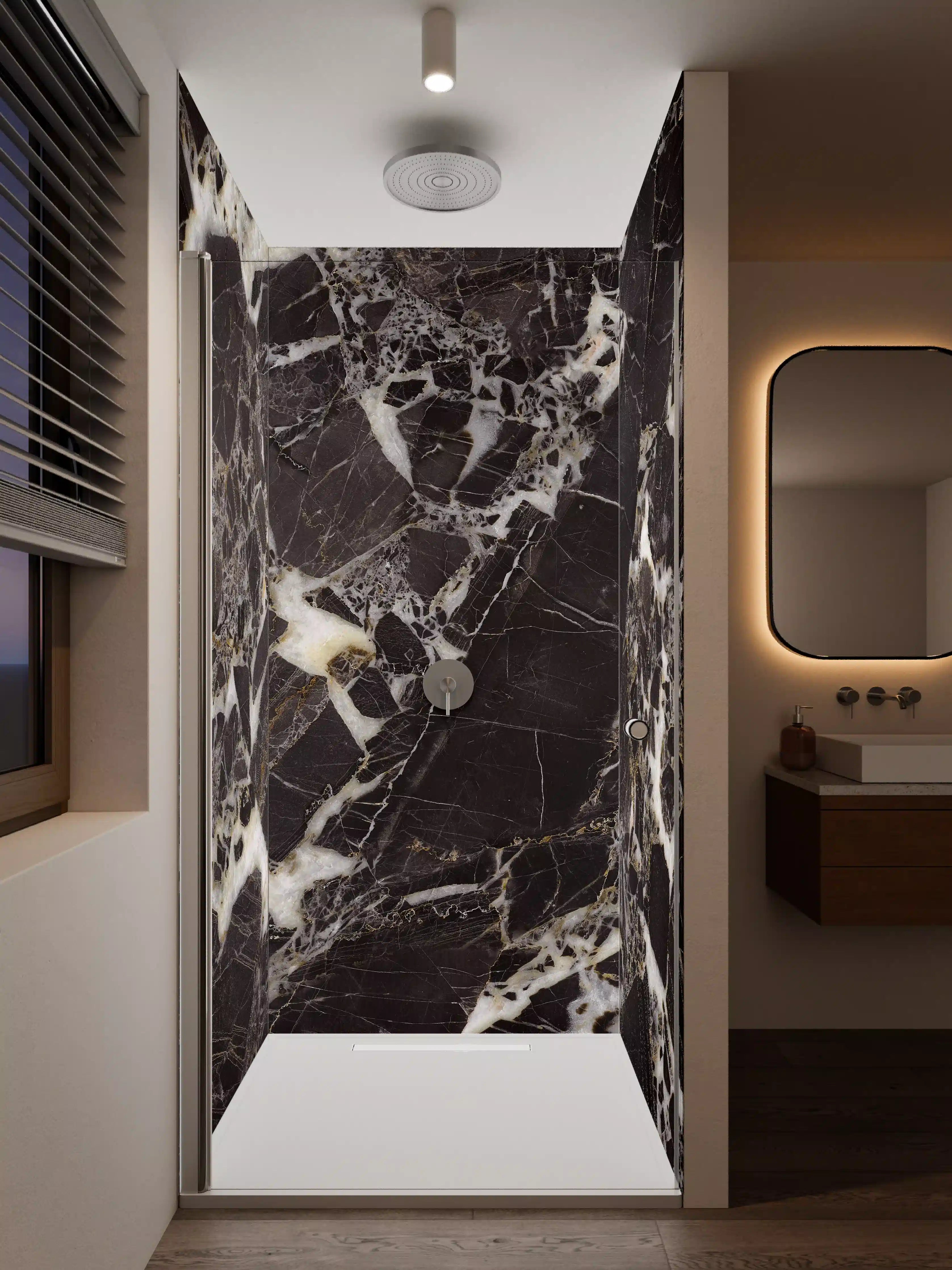 Duschrückwand - Schwarze Marmor-Textur mit weißen Akzenten