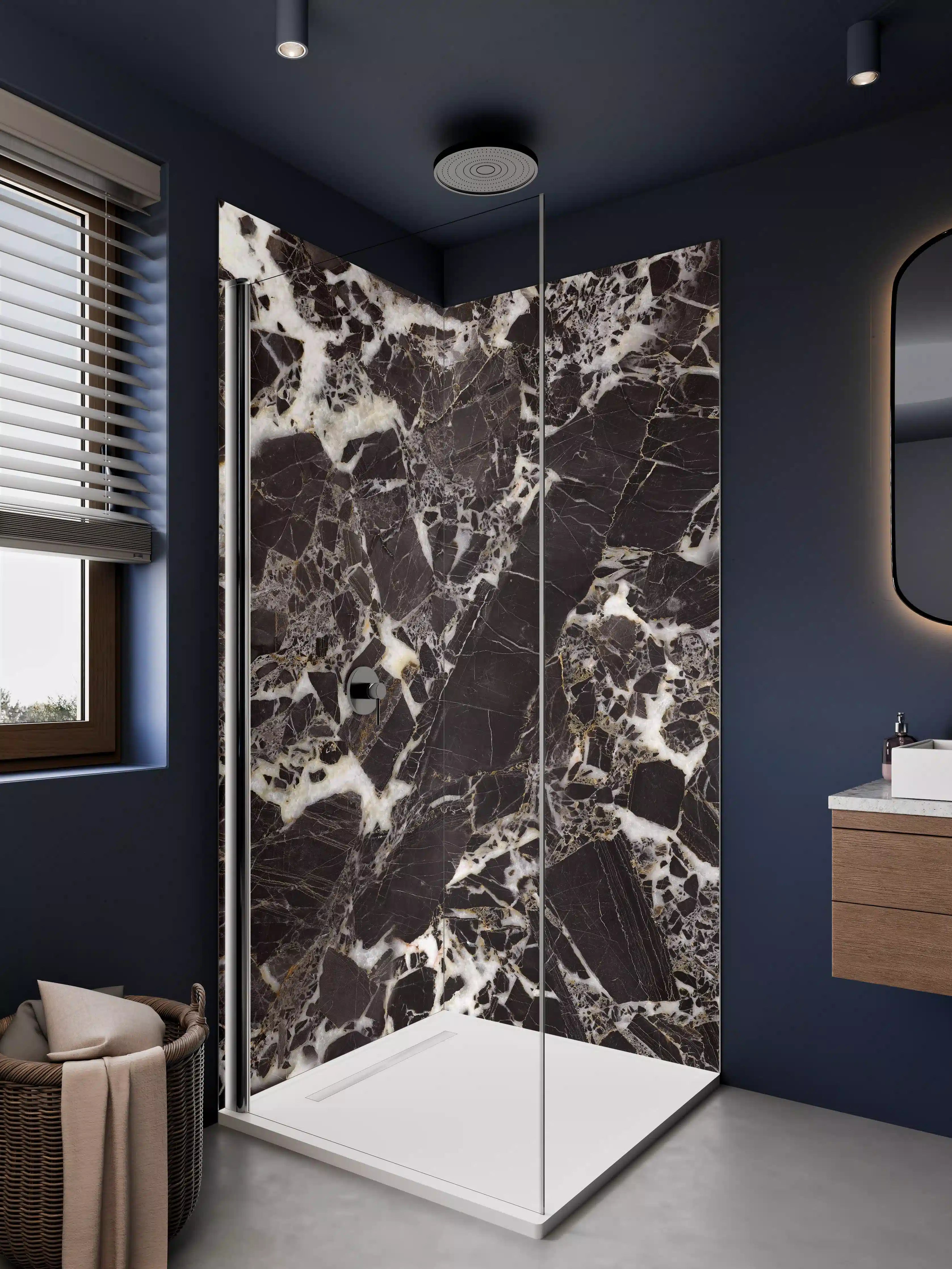 Duschrückwand - Schwarze Marmor-Textur mit weißen Akzenten