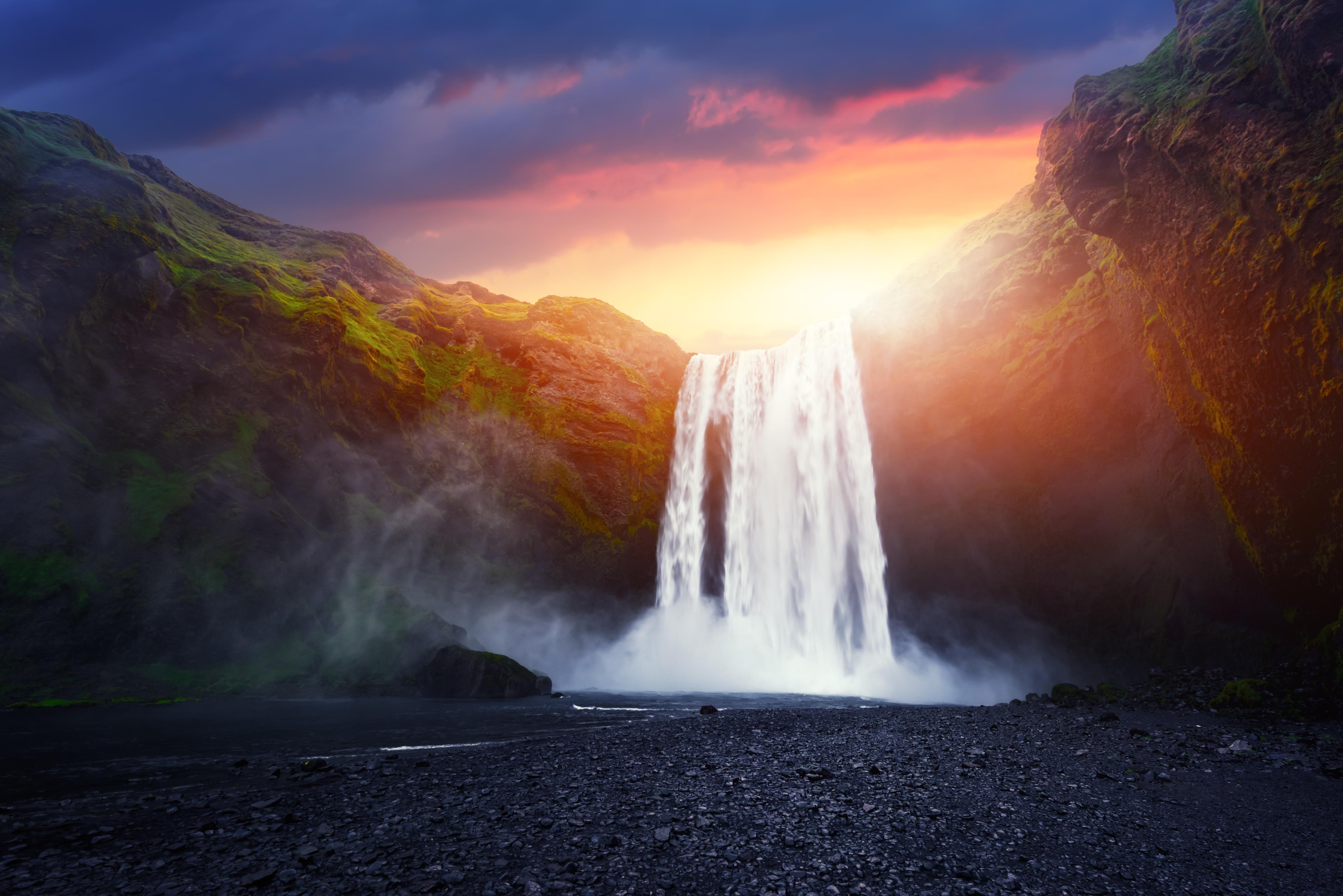 Duschrückwand-Skogafoss Wasserfall bei Sonnenuntergang