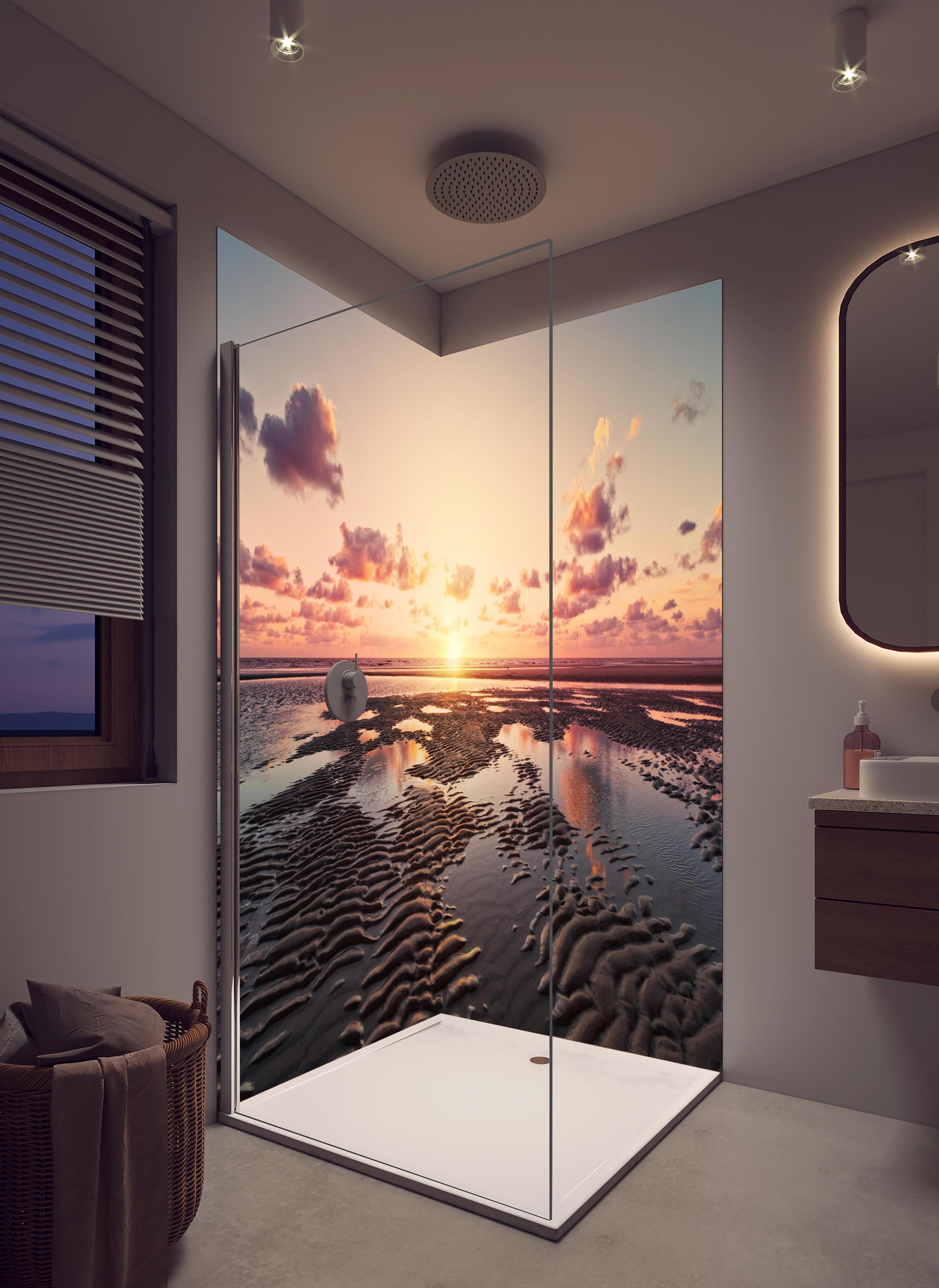 Duschrückwand - Sonnenuntergang - Nordsee in hellem Badezimmer mit Regenduschkopf  - zweiteilige Eck-Duschrückwand