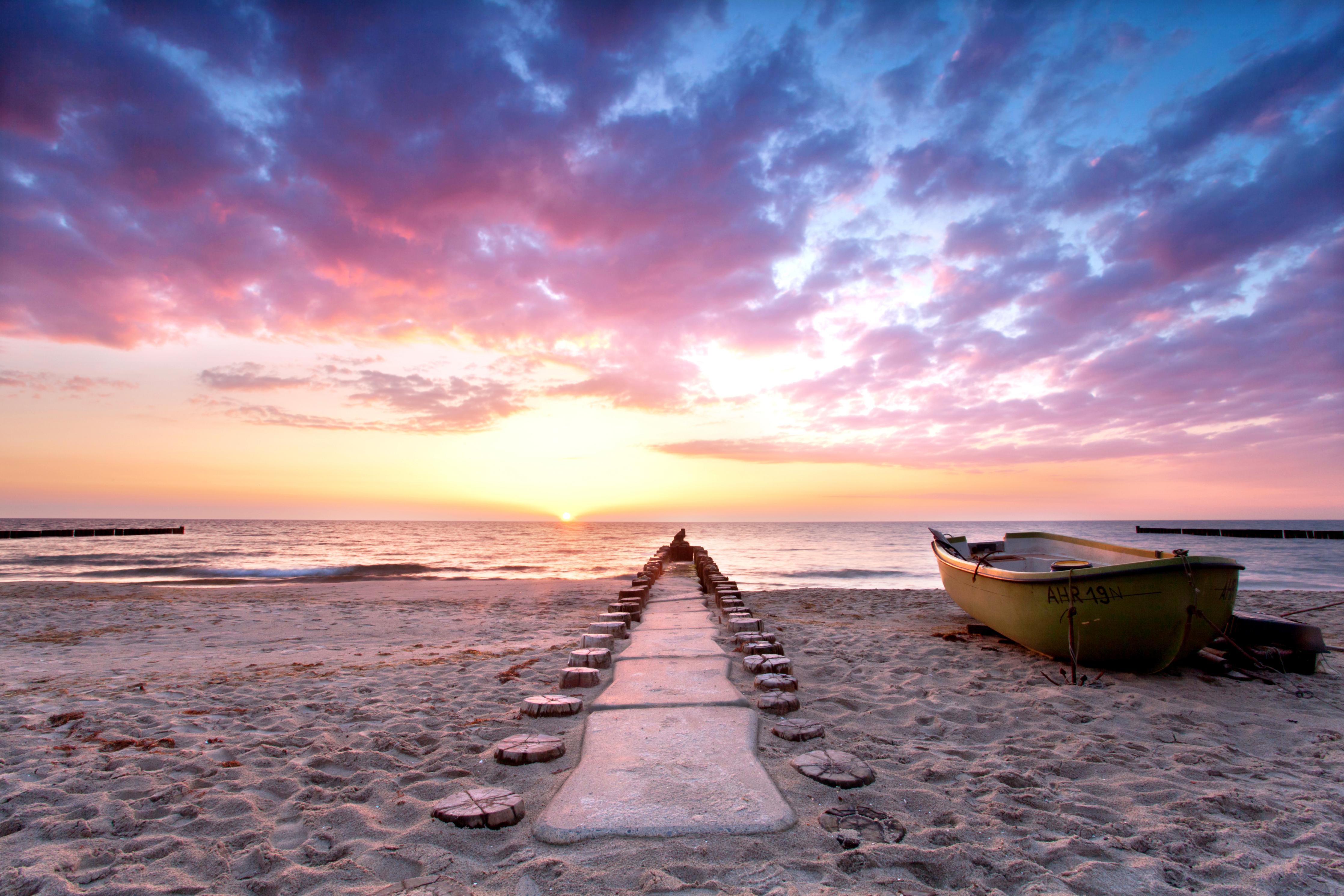 Duschrückwand-Steg ins Meer bei Abendsonne