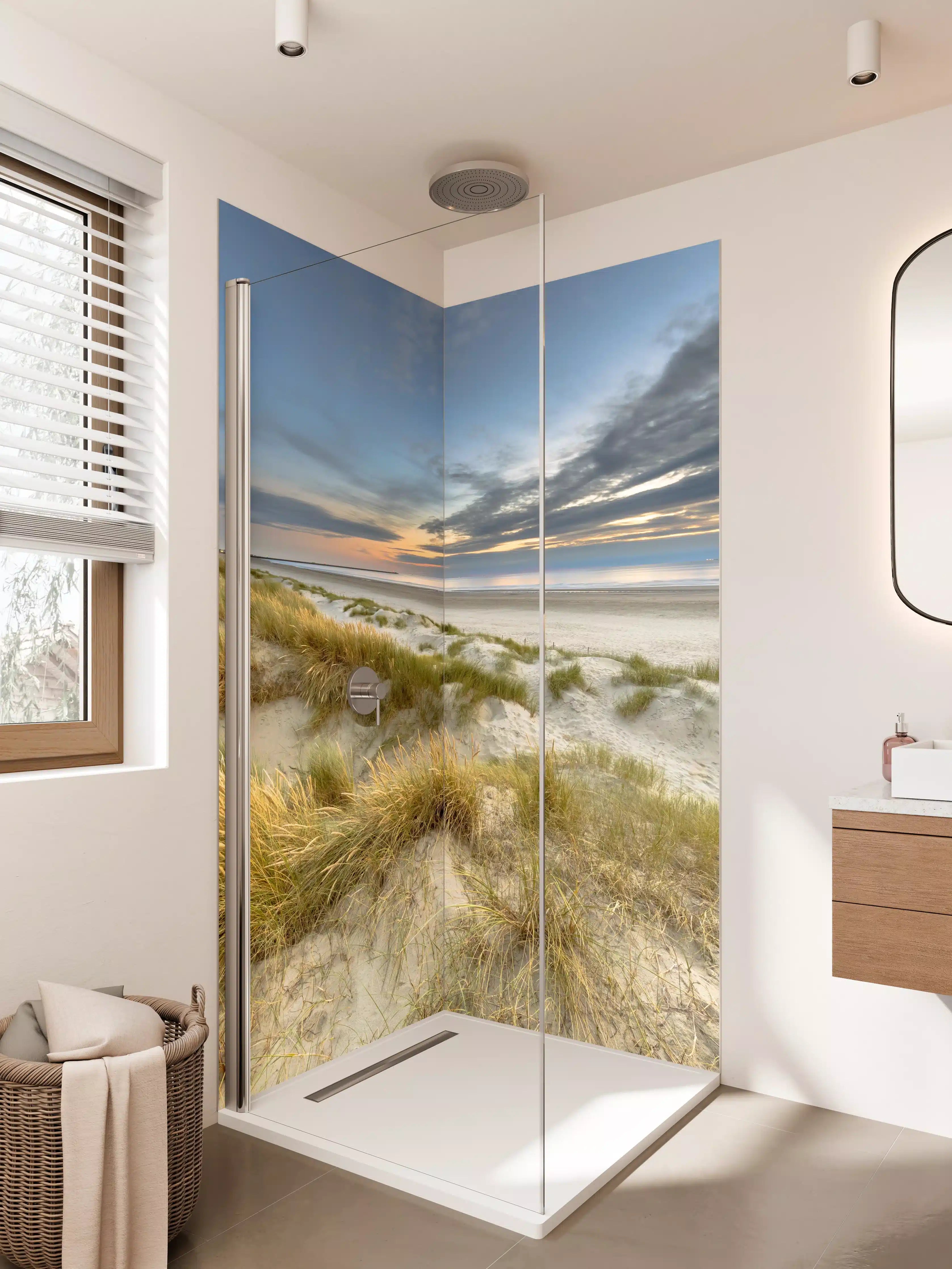 Duschrückwand - Strandlandschaft bei Sonnenuntergang mit Dünen und Himmel