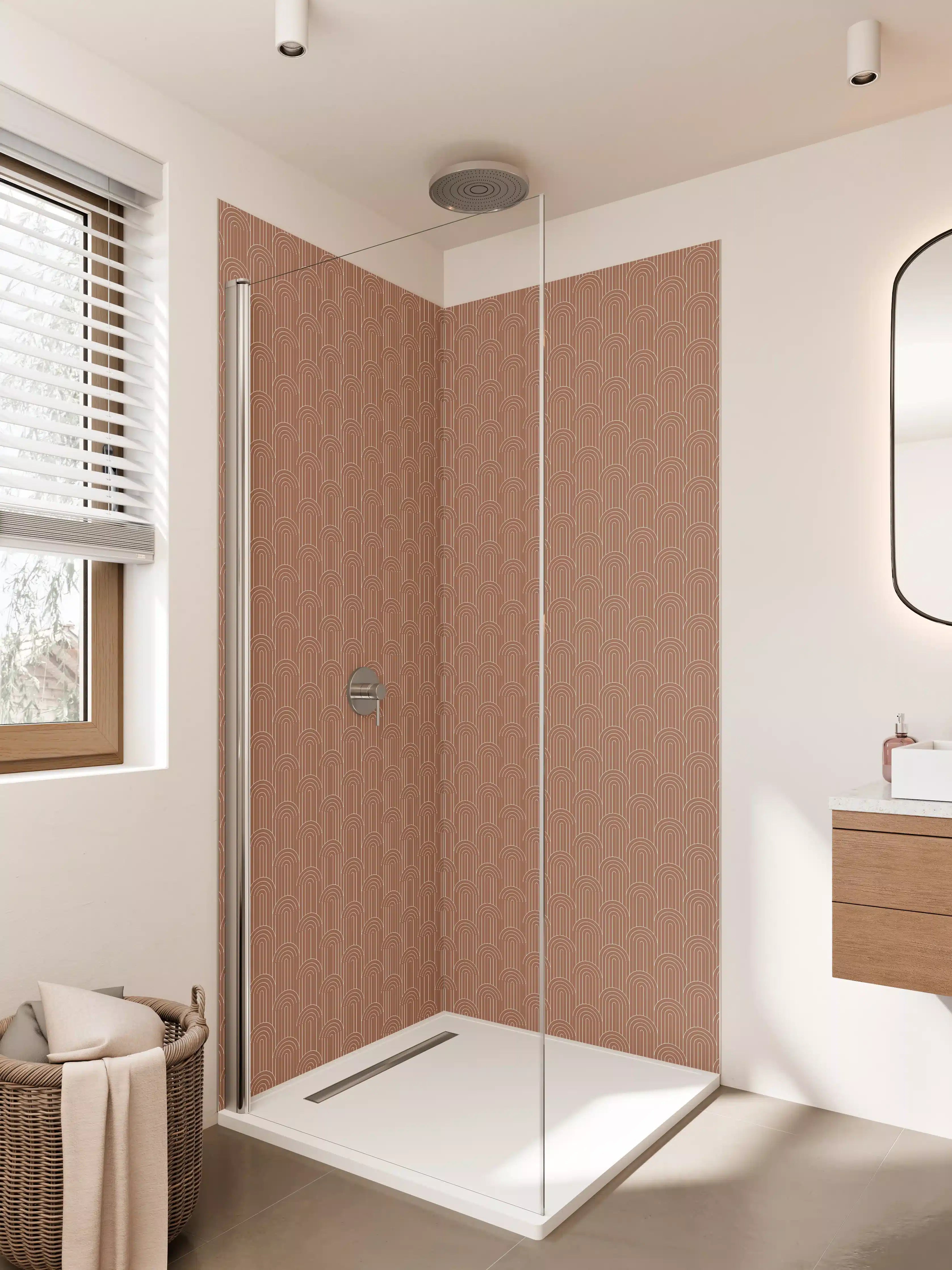 Duschrückwand - Terrakottafarbene Wand mit geometrischem Muster