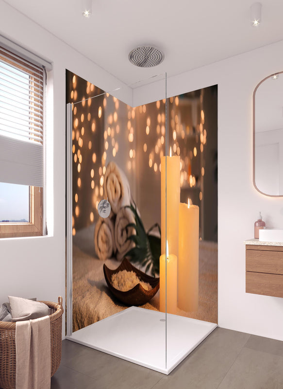 Duschrückwand - Traditioneller Spa-Salon in hellem Badezimmer mit Regenduschkopf  - zweiteilige Eck-Duschrückwand