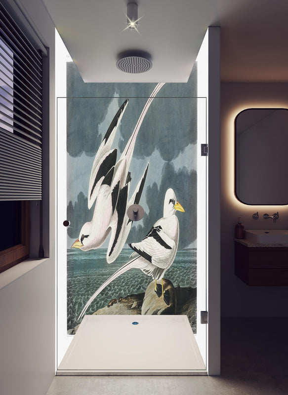 Duschrückwand - Tropische Vögel - John James Audubon in hellem Badezimmer mit Regenduschkopf  - zweiteilige Eck-Duschrückwand