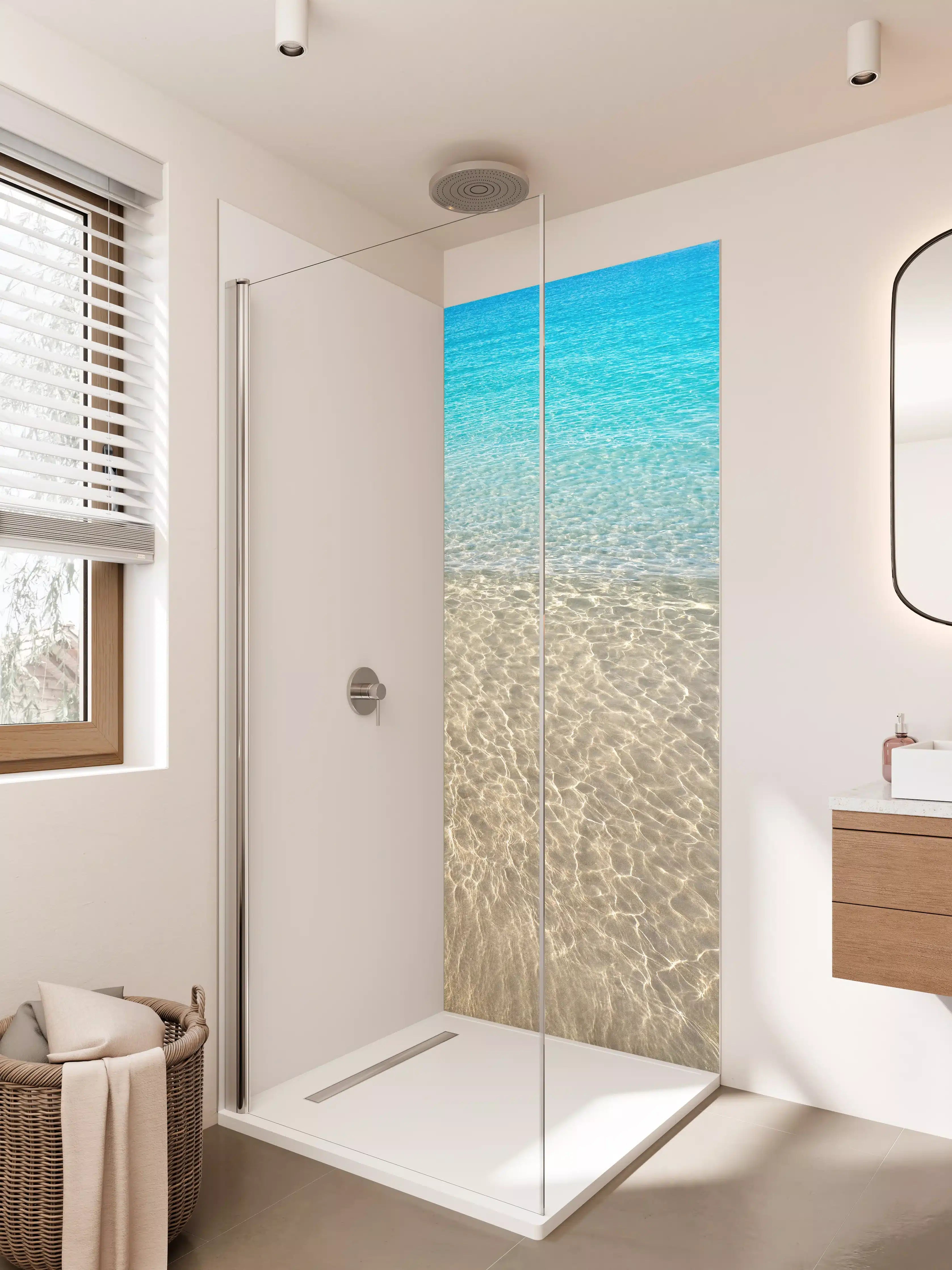 Duschrückwand - Türkisblaues Meereswasser mit Sandstrand