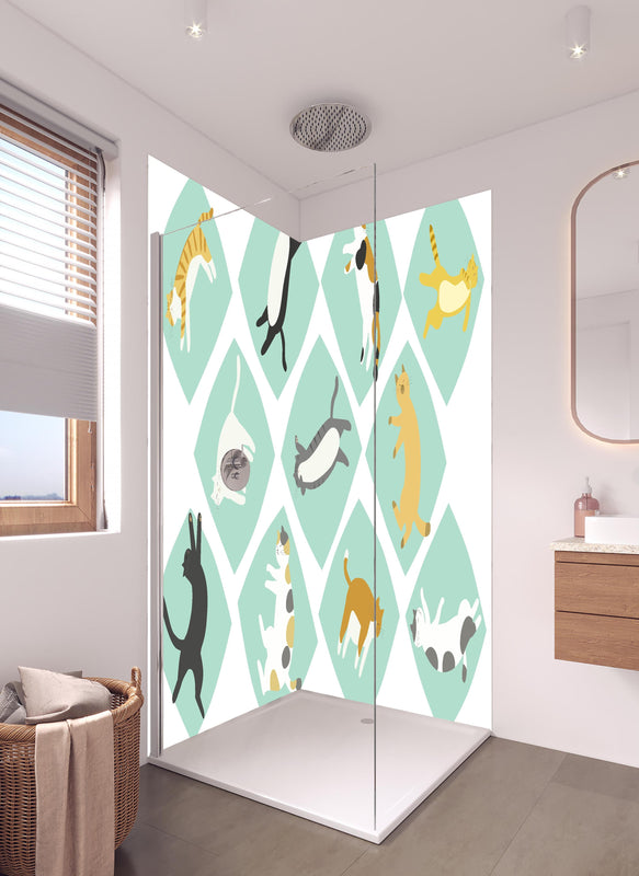 Duschrückwand - Verspielte Tierillustrationen in Pastellfarben in hellem Badezimmer mit Regenduschkopf  - zweiteilige Eck-Duschrückwand