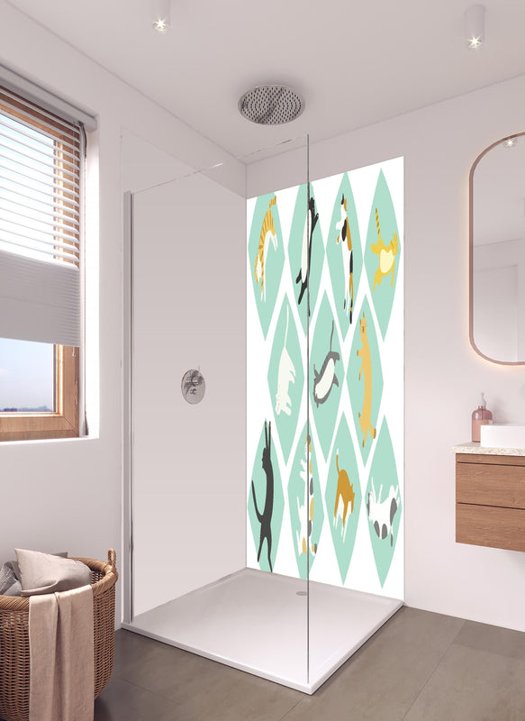 Duschrückwand - Verspielte Tierillustrationen in Pastellfarben in hellem Badezimmer mit Regenduschkopf  - zweiteilige Eck-Duschrückwand