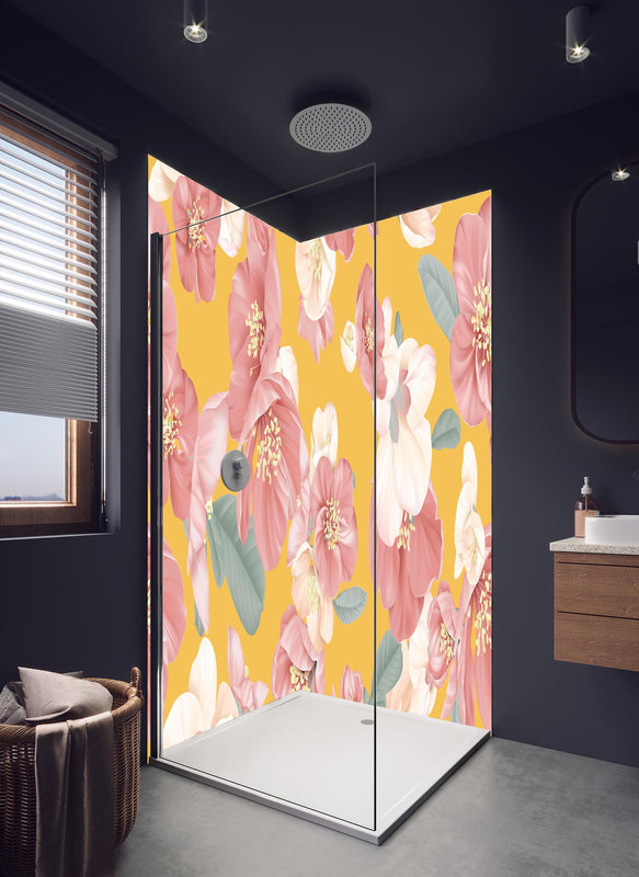 Duschrückwand - Vintage Quince Blumenmuster Pastellgelb in hellem Badezimmer mit Regenduschkopf  - zweiteilige Eck-Duschrückwand