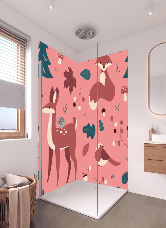 Duschrückwand - Waldtiere Muster auf Rosa Illustration in hellem Badezimmer mit Regenduschkopf  - zweiteilige Eck-Duschrückwand