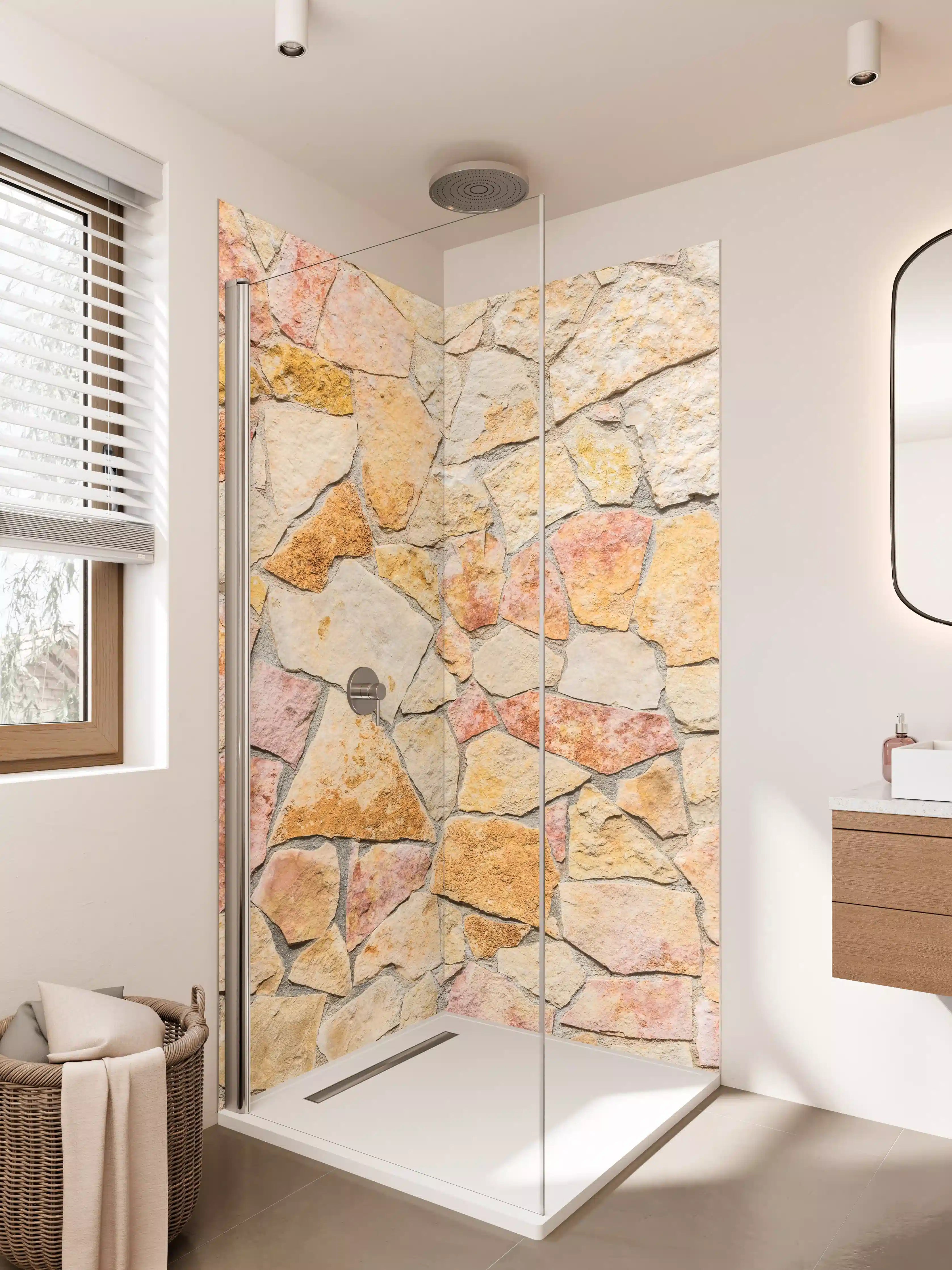 Duschrückwand - Warme Natursteinmauer in Sand- und Rottönen