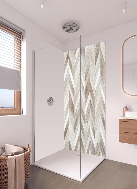 Duschrückwand - Weiße Chevron Textur in hellem Badezimmer mit Regenduschkopf  - zweiteilige Eck-Duschrückwand