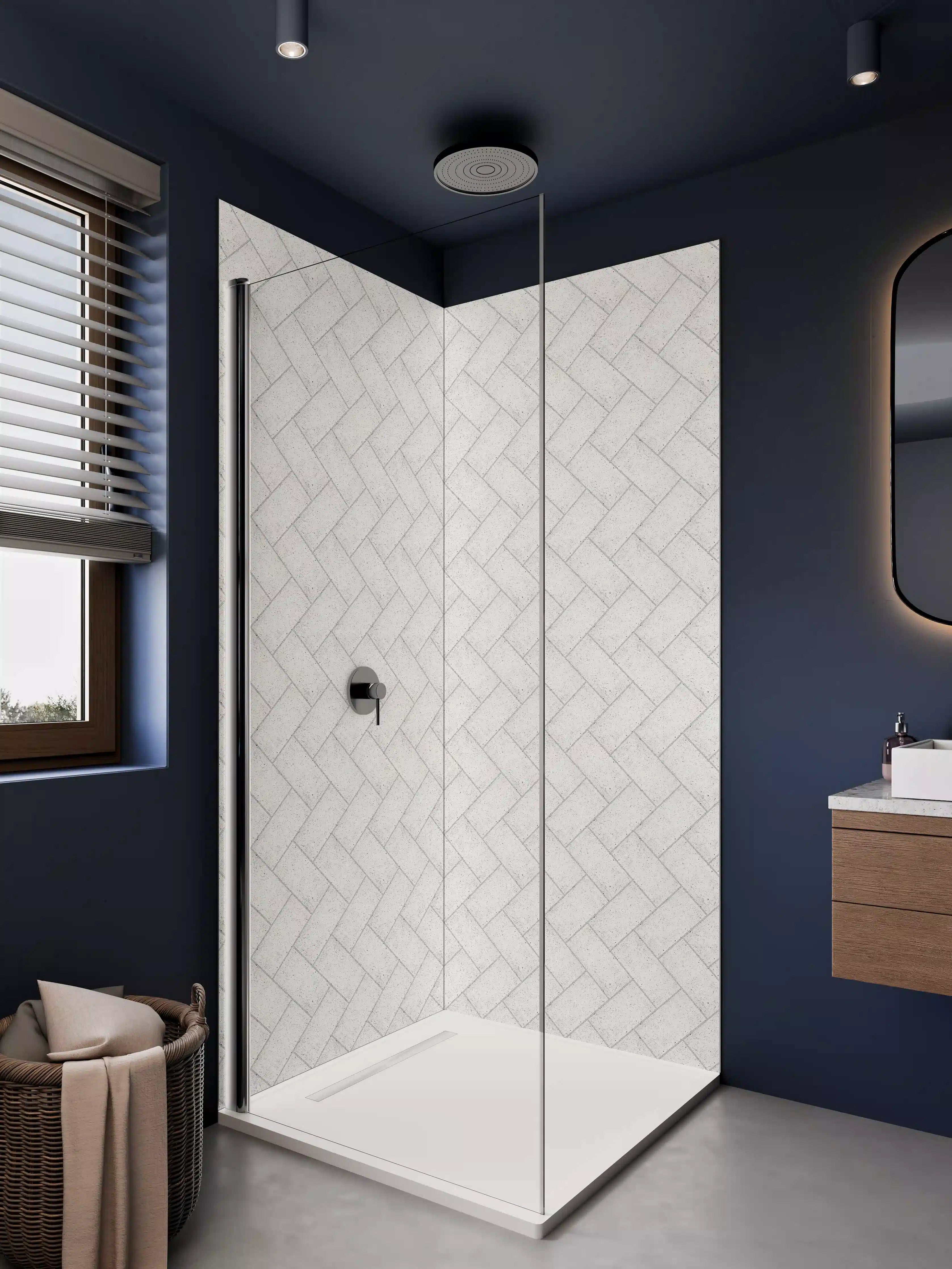 Duschrückwand - Weiße Mosaikfliesen mit feiner Linienstruktur