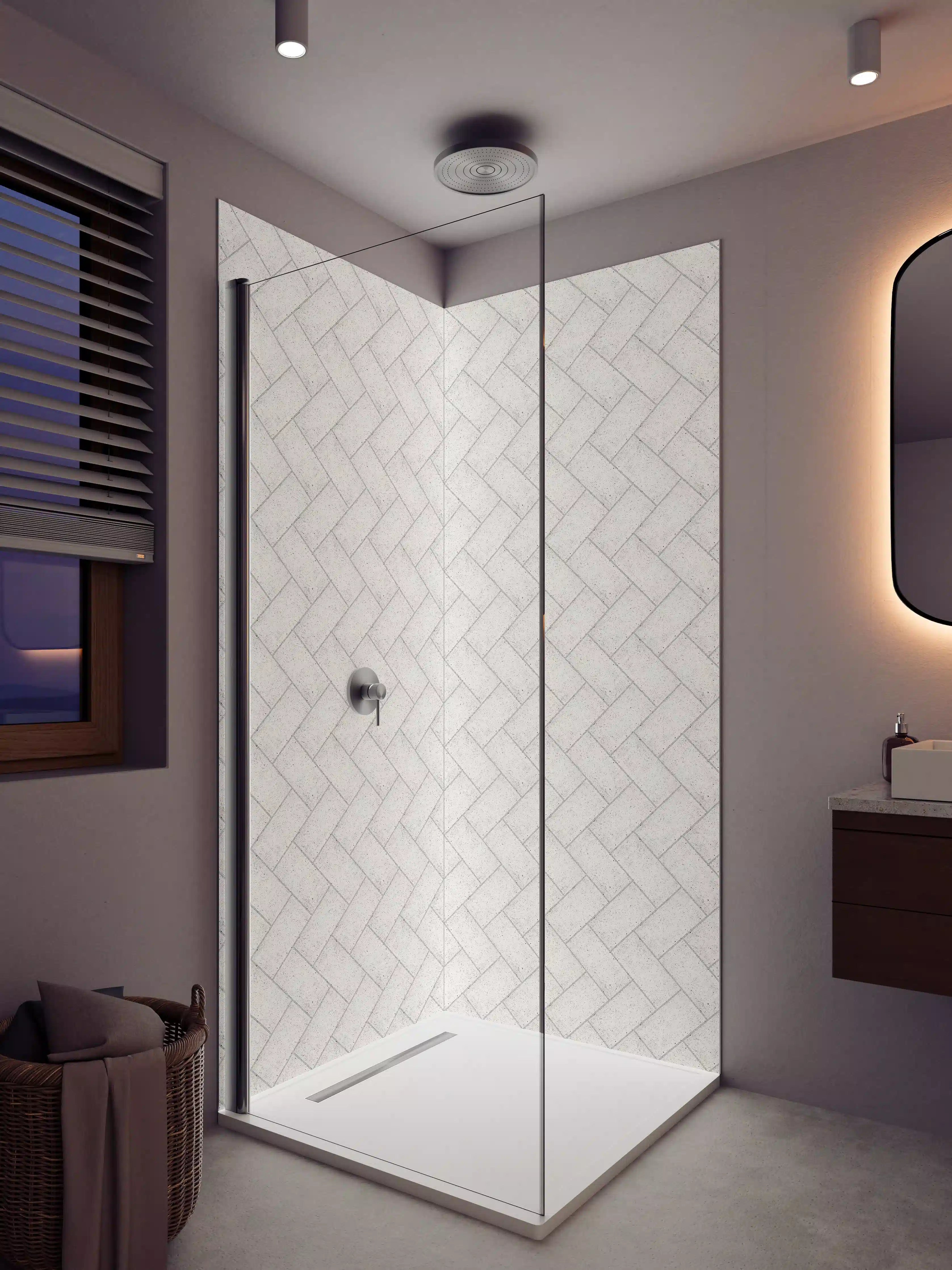 Duschrückwand - Weiße Mosaikfliesen mit feiner Linienstruktur