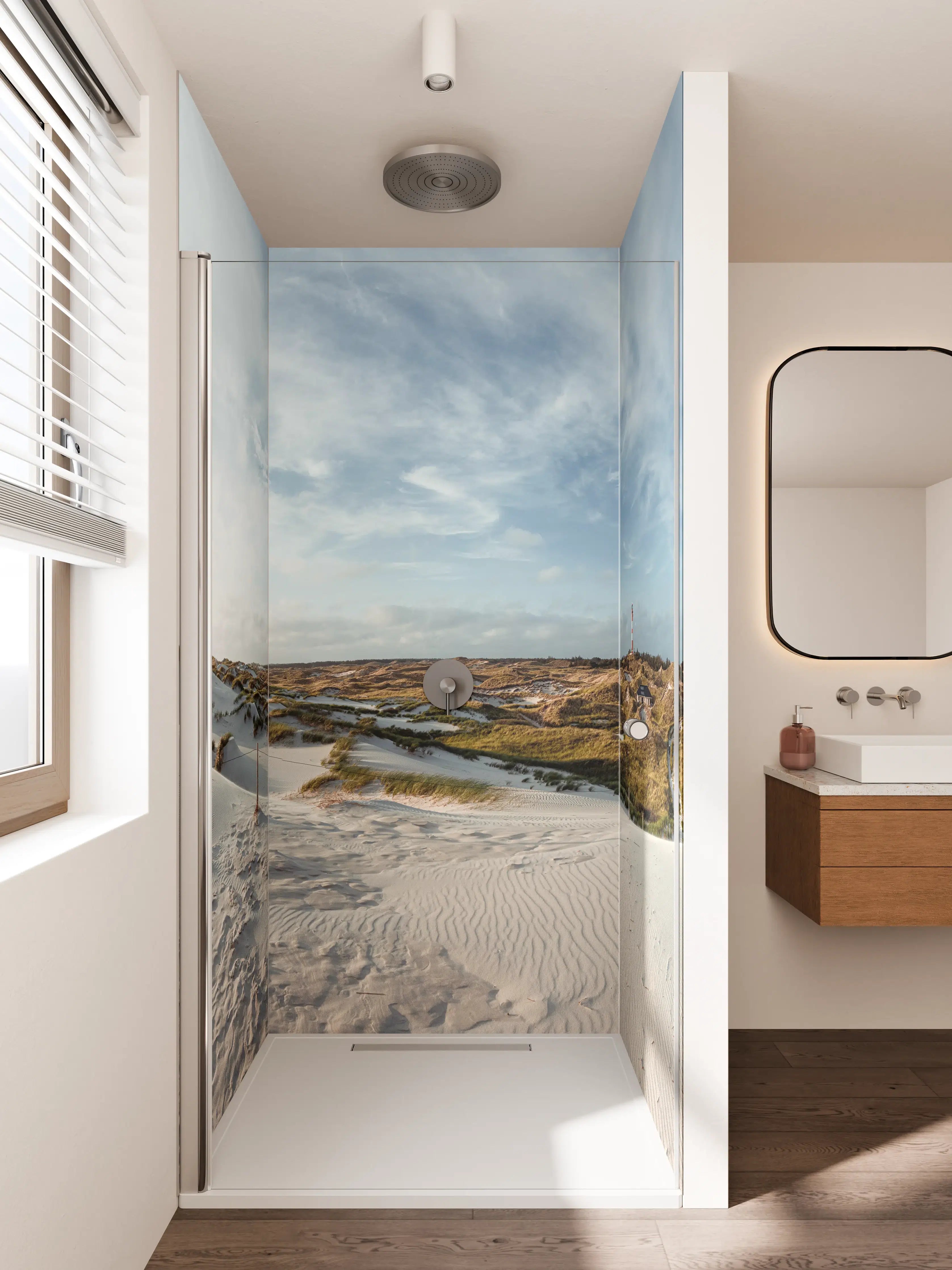 Duschrückwand - Weißer Sandstrand mit Dünen und Leuchtturm