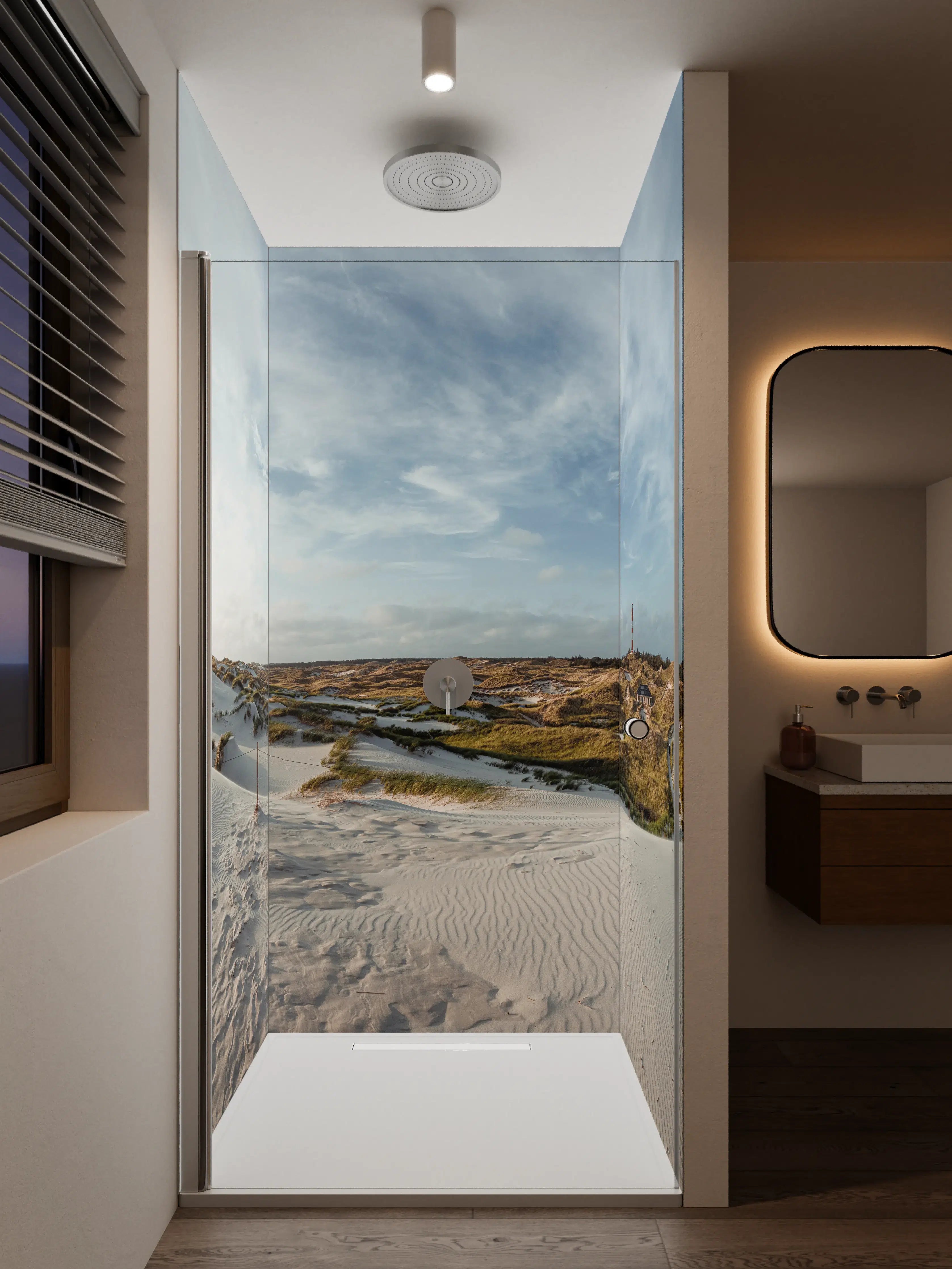 Duschrückwand - Weißer Sandstrand mit Dünen und Leuchtturm